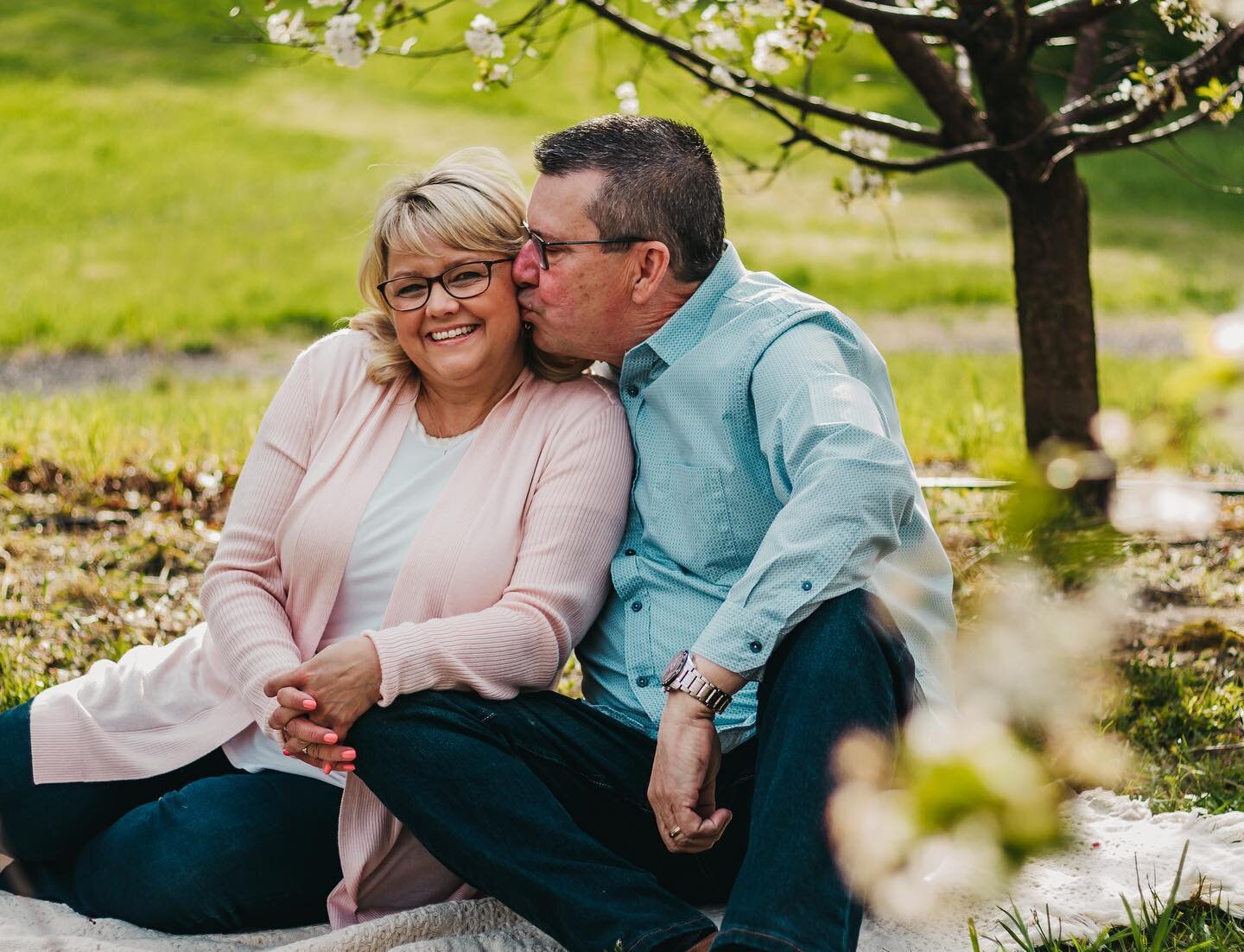 young love 🌸❤️
.
.
.
.
.
.
.
.
#westmichiganphotographer #westmichiganphotography #familyphotography #grandrapids #grandrapidsmichigan #robinettes #robinettesapplehaus #grandrapidsphotographer #familyphotographer