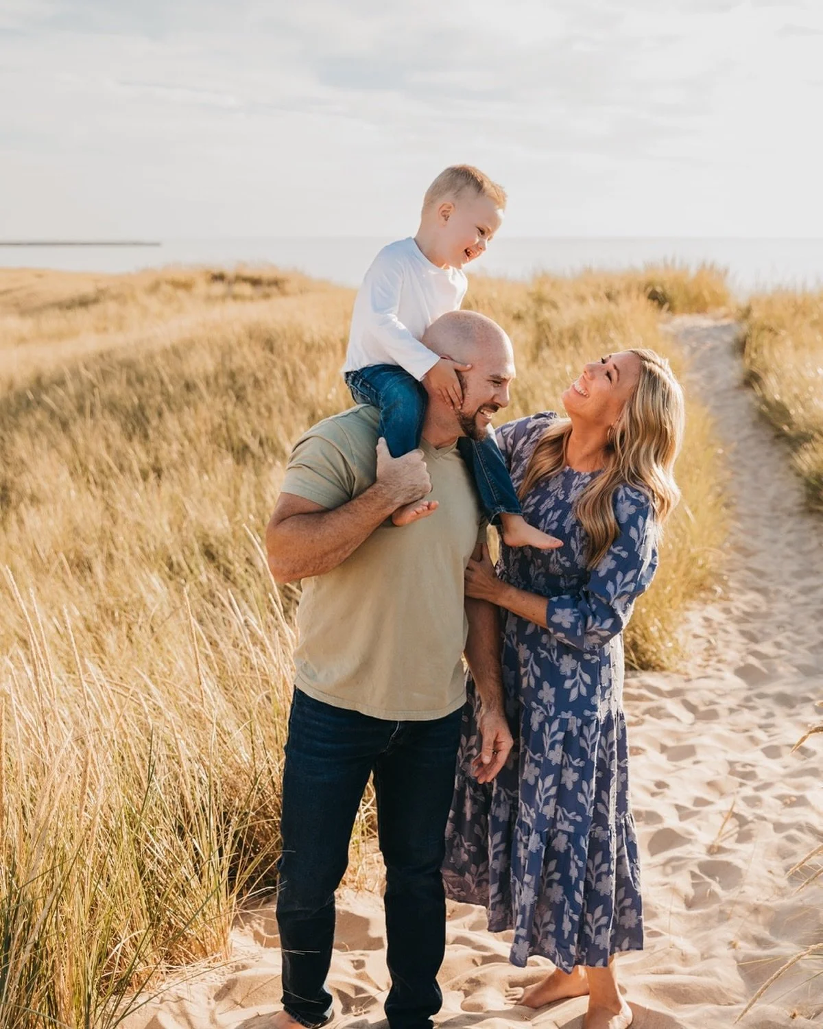 the osbornes 

.
.
.
.
Grand Rapids photographer, west Michigan photographer, family photographer