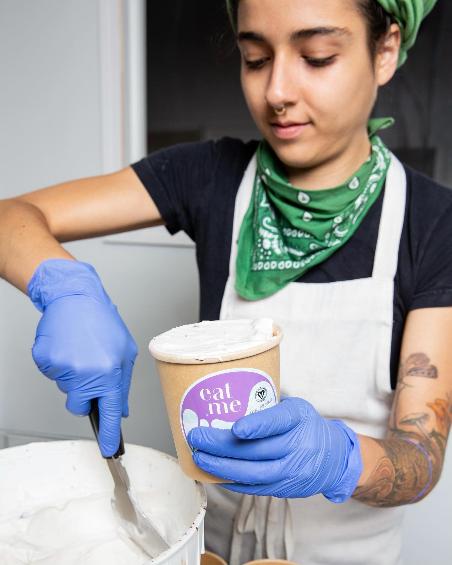 #BTS Can you guess the flavor of this sweet summer treat that Lizz is packing up for us?! 

SWIPE to find out!!

Hint: 💚💚💚

Come grab yourself a pint during our open hours, every Friday from 12-6PM at @thehungerford !