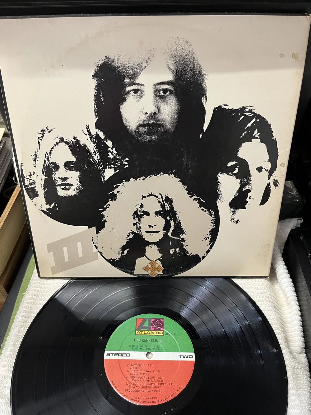 LED ZEPPELIN SHIVERS ’N’ SHAKES big_1384961747509390255fe4f.JPG