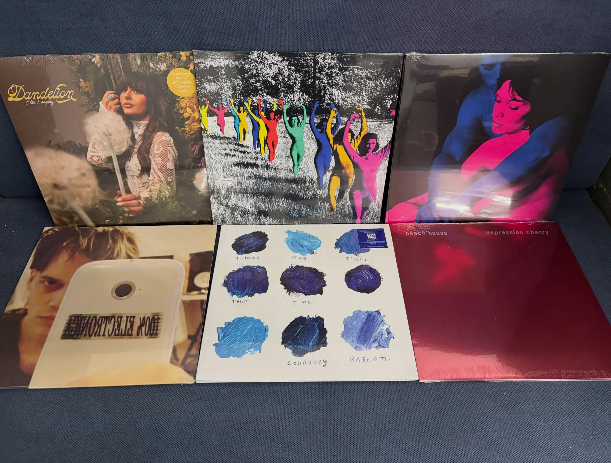 Latest arrivals ready and waiting. Bringing leftovers to @hotplatebrewingco on Sunday for the OctoberVinylFest 12-5pm.
Shipping Available on any records/cds for $6 #vinylcommunity #intheberkshires