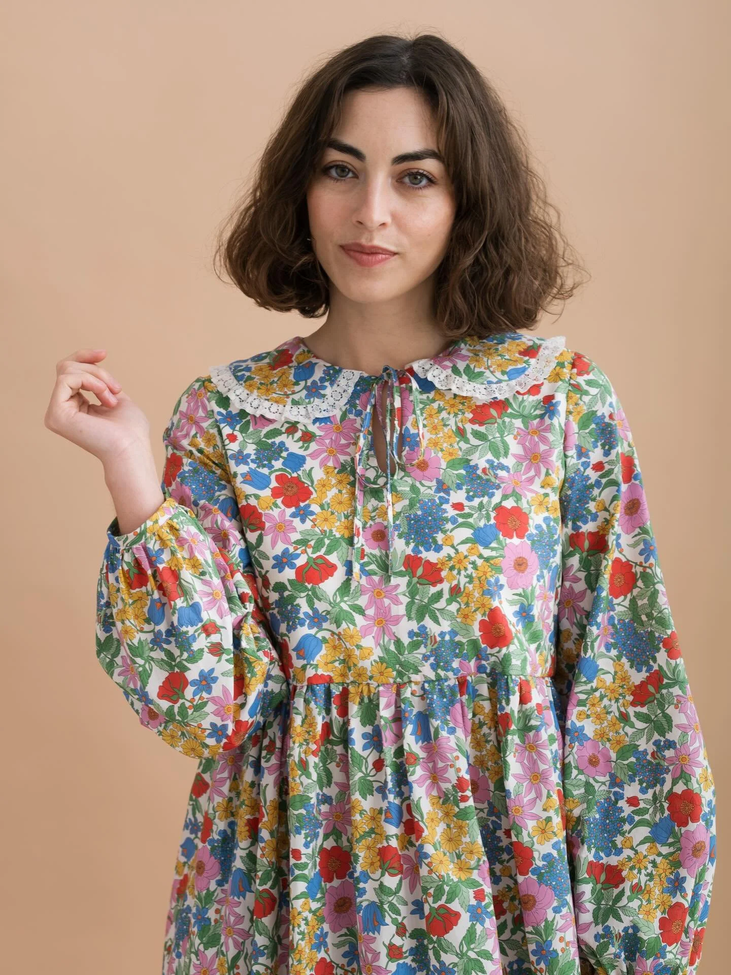 I love adding little touches to each dress to make it feel extra special ✨

&bull; handmade bias binding to enclose the elasticated channels on the sleeves, making it soft against your skin 
&bull; beautiful lace trims on the collars and cuffs
&bull;