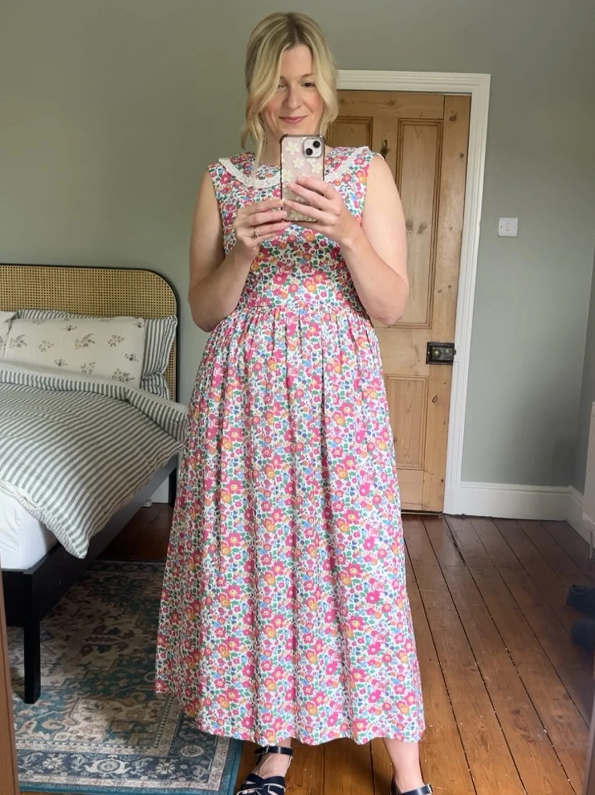 Your new favourite summer dress, handmade especially for you in the iconic Liberty of London Betsy print!

The new Poppy dress comes with a fitted bodice, sweet collar with lace trim and long length, flowing skirt with in seam pockets.

The dress you