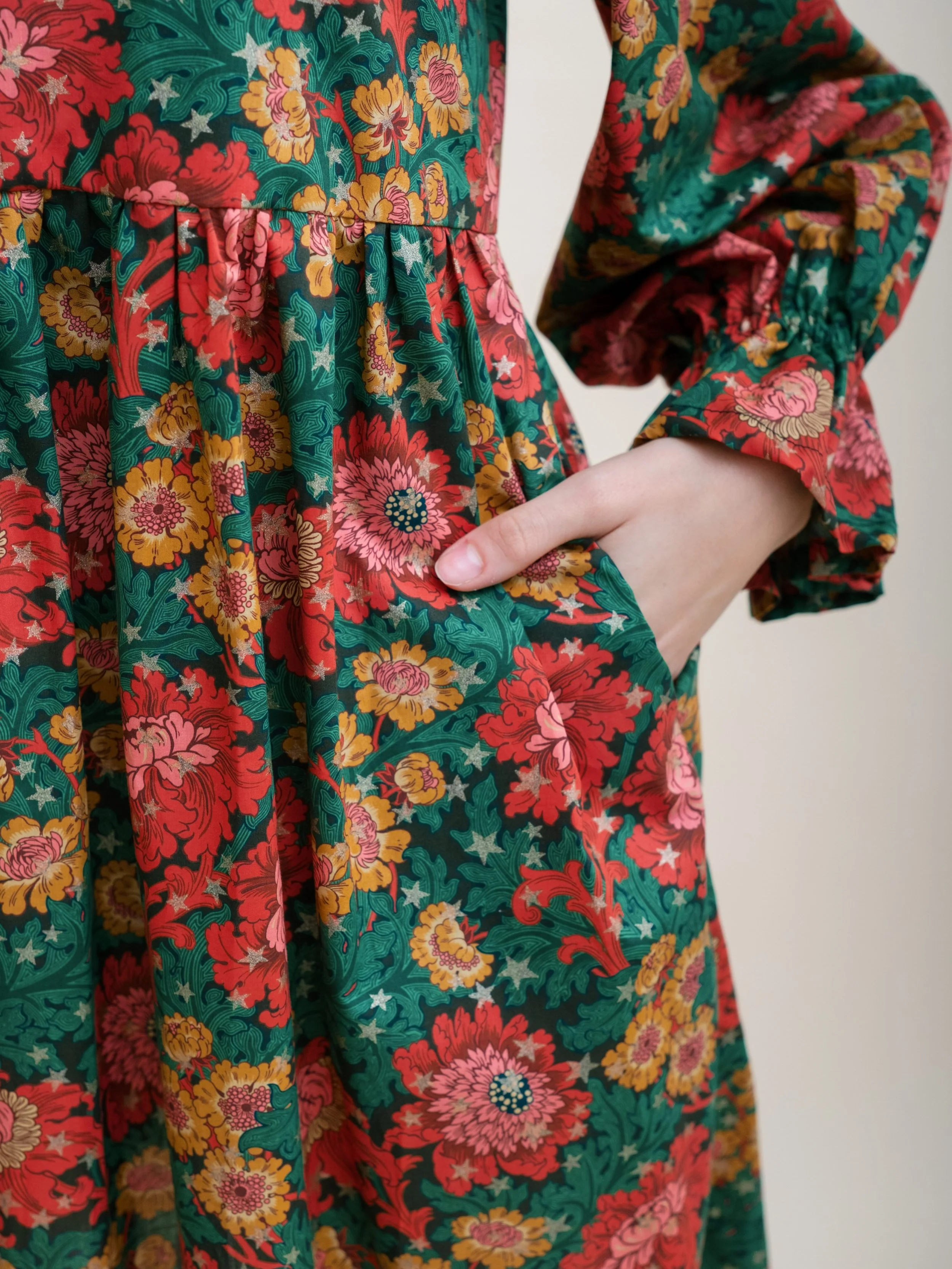 Very excited to have two @libertyfabrics as part of the AW26 collection, beautiful new prints that I think you&rsquo;re going to love!

First, an amazing print named December Day. 
A bold floral design, finished with twinkling metallic stars that add