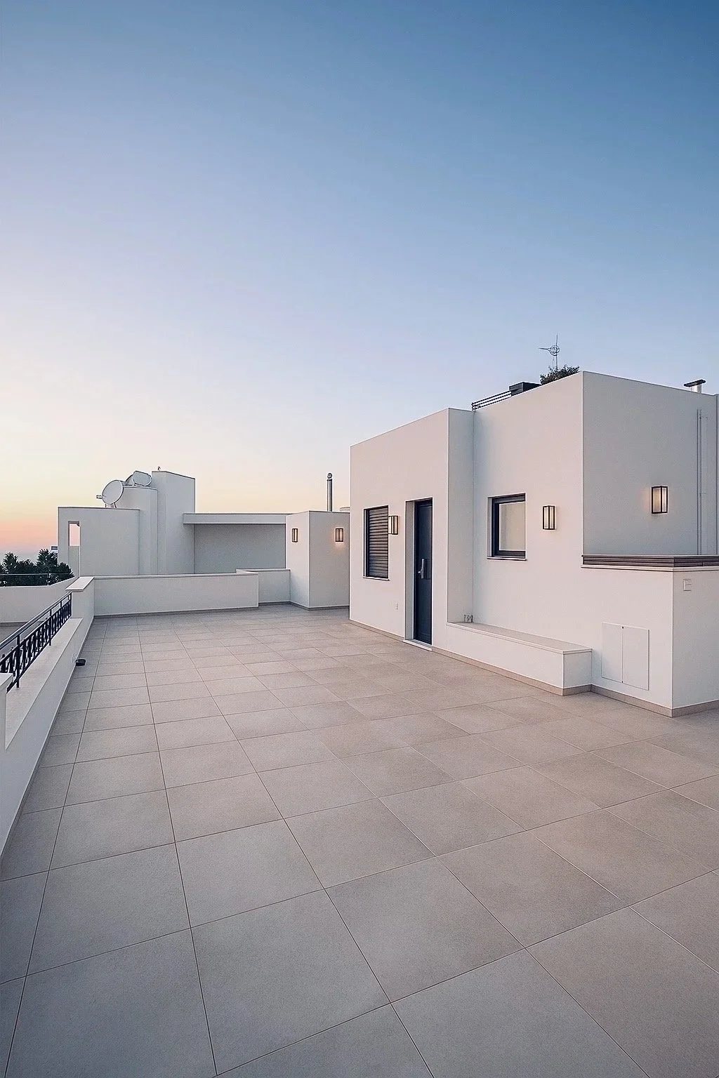 The upper floor hosts visiting curators in a light-filled residency apartment that opens onto a rooftop terrace overlooking the Athenian skyline.