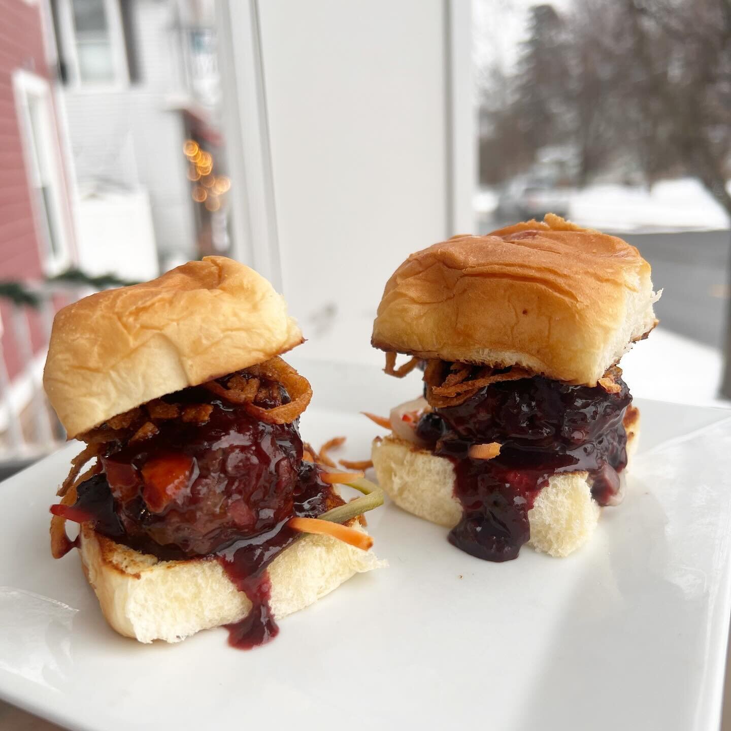 Tonight&rsquo;s Special ✨ Elk Sliders stuffed with smoked gouda, blueberry barbecue sauce, crispy onions and pickled vegetables. 🤩