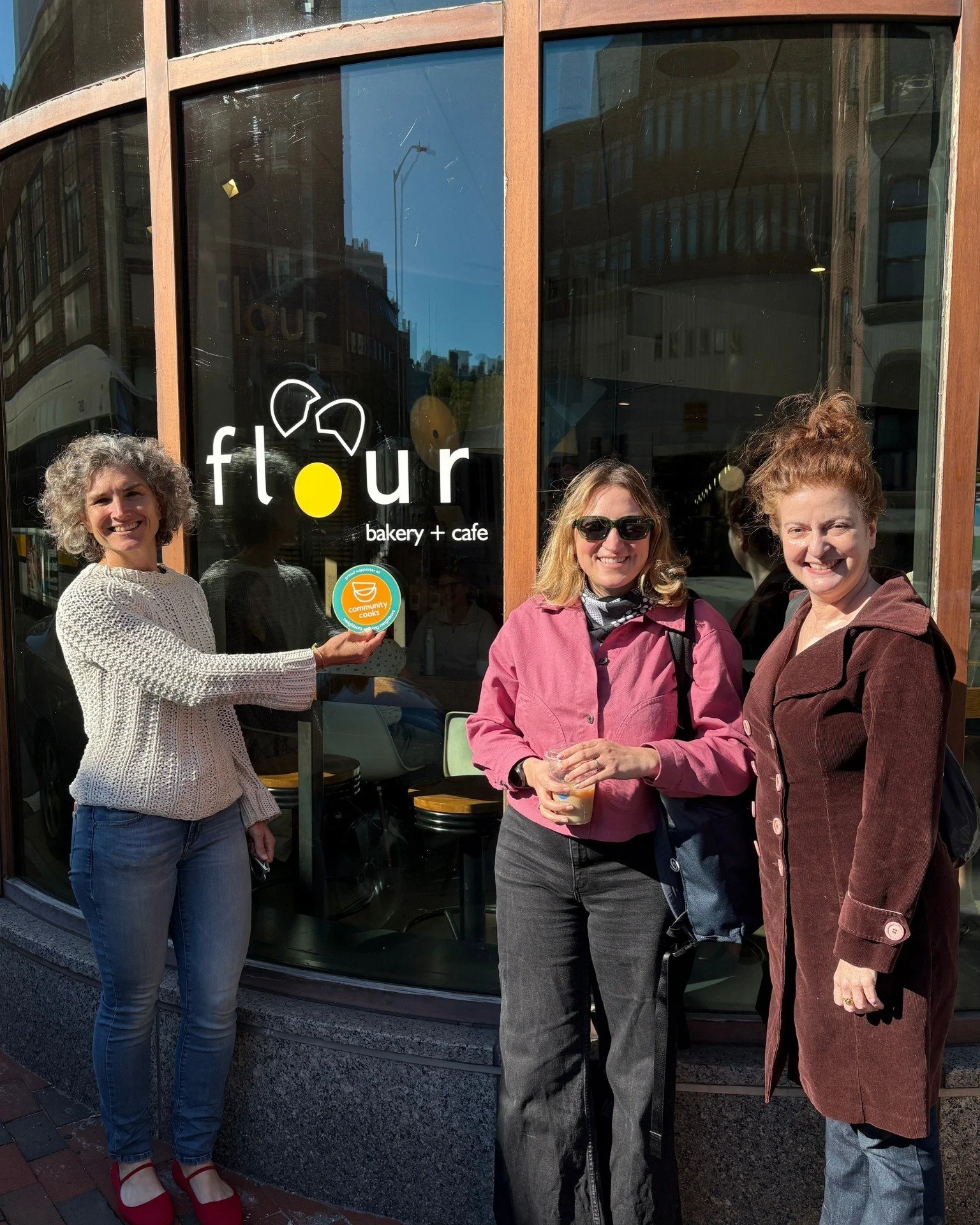 📣 It's the last weekend to support Community Cooks at all @flourbakeryandcafe locations! 🍪🧁 Stop by before the end of October and opt to round up your purchase to the nearest dollar with a donation to Community Cooks. A little truly goes a long wa