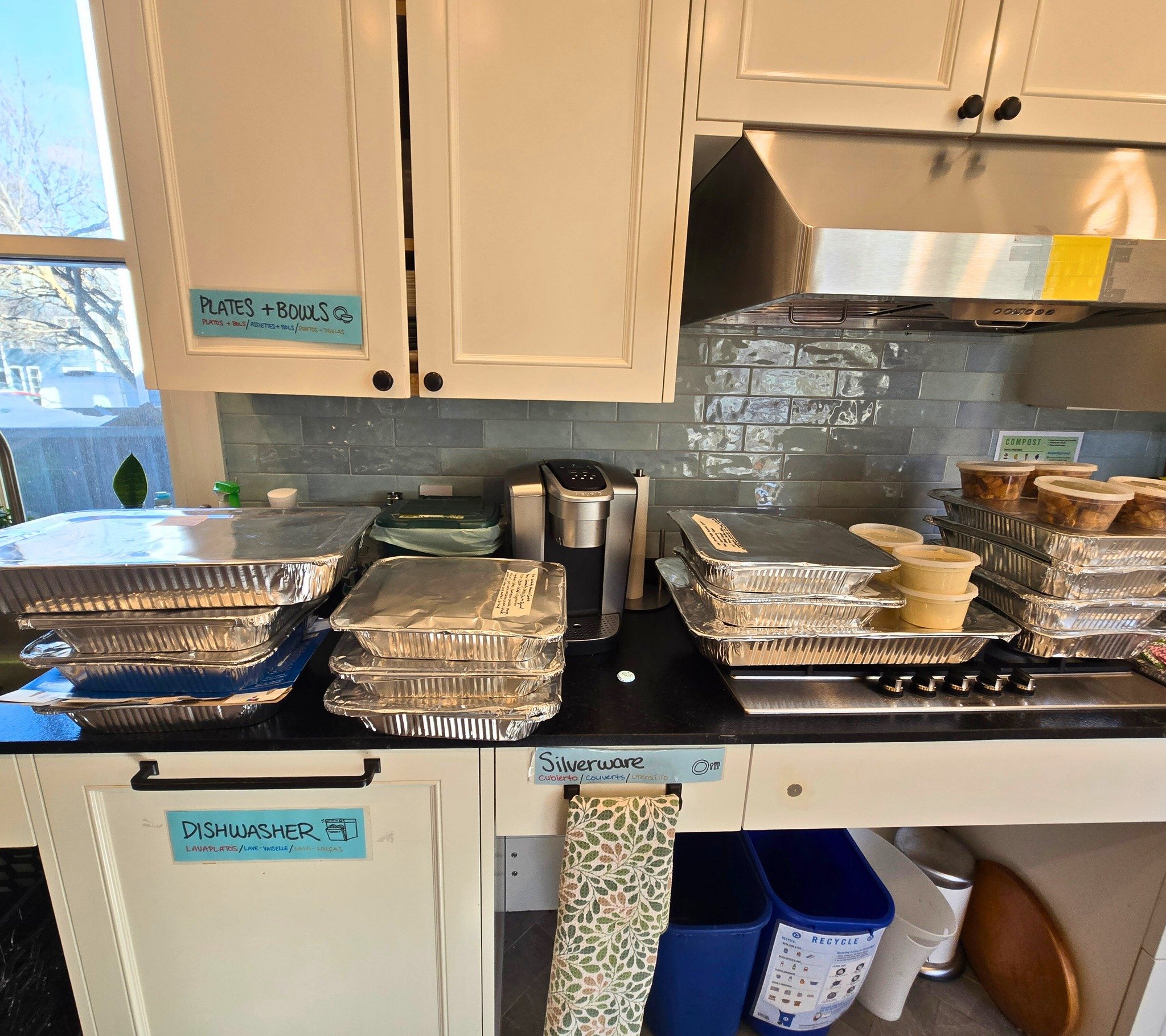 Every weekday, Community Cooks meal deliveries are happening across Greater Boston! These snapshots are from a recent delivery to @cambridgewomenscenter. Thanks to the amazing Community Cooks Kitchen Crew team&mdash;comprised of friends who connected
