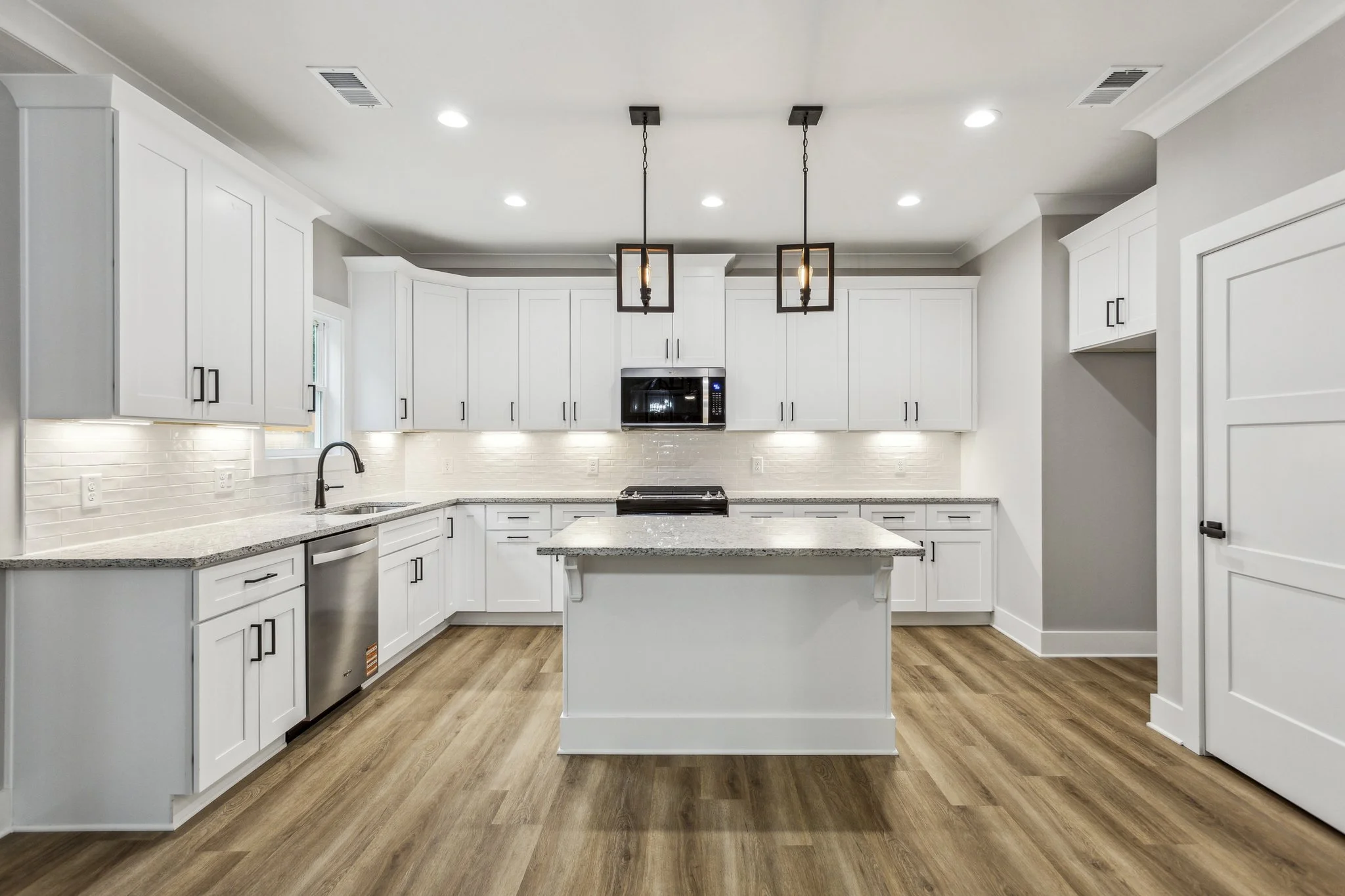 1701 Aircraft Dr_081.jpg