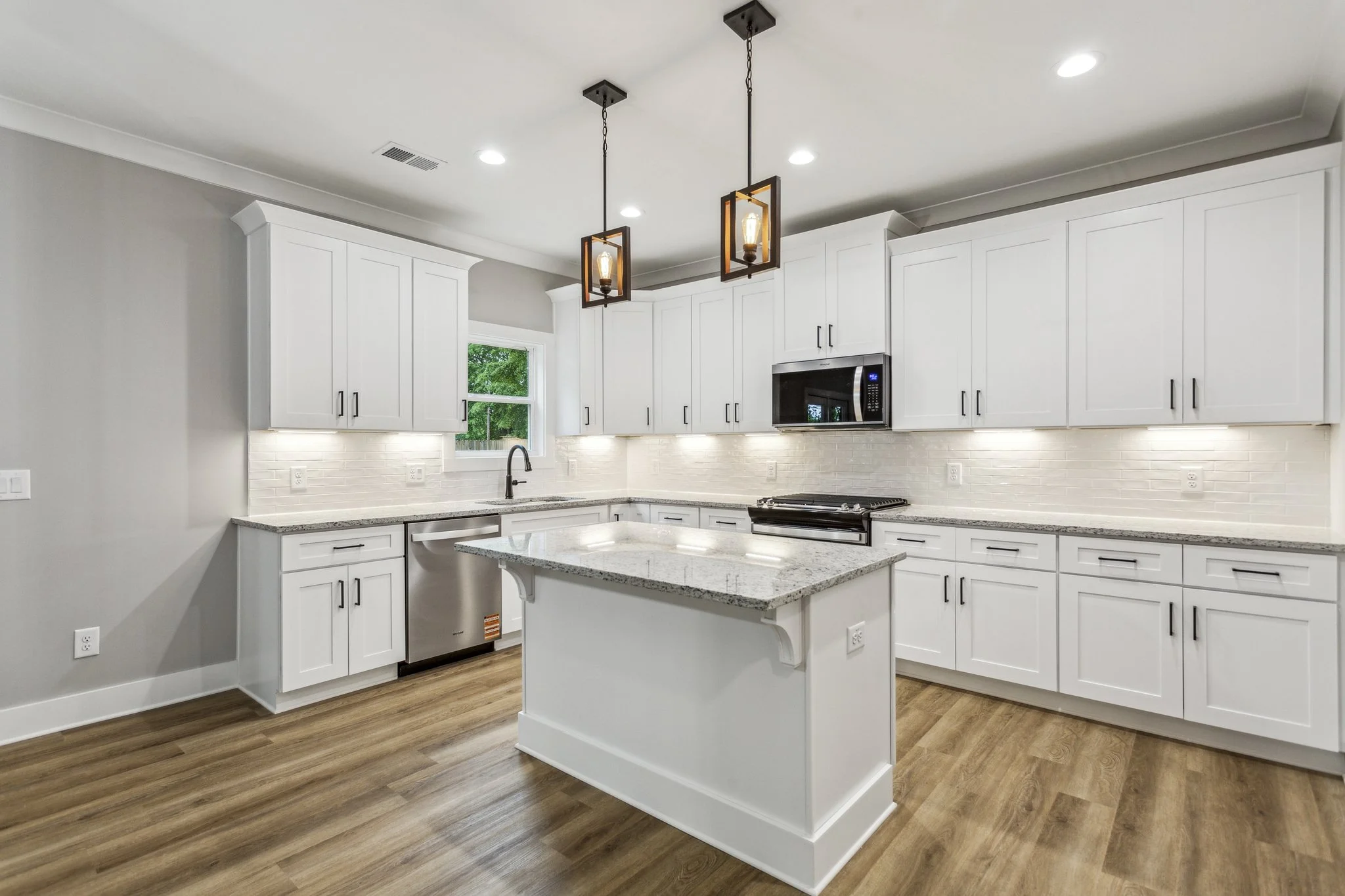 1701 Aircraft Dr_086.jpg