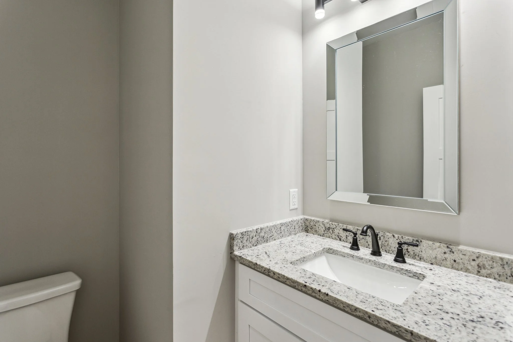 1701 Aircraft Dr_111.jpg