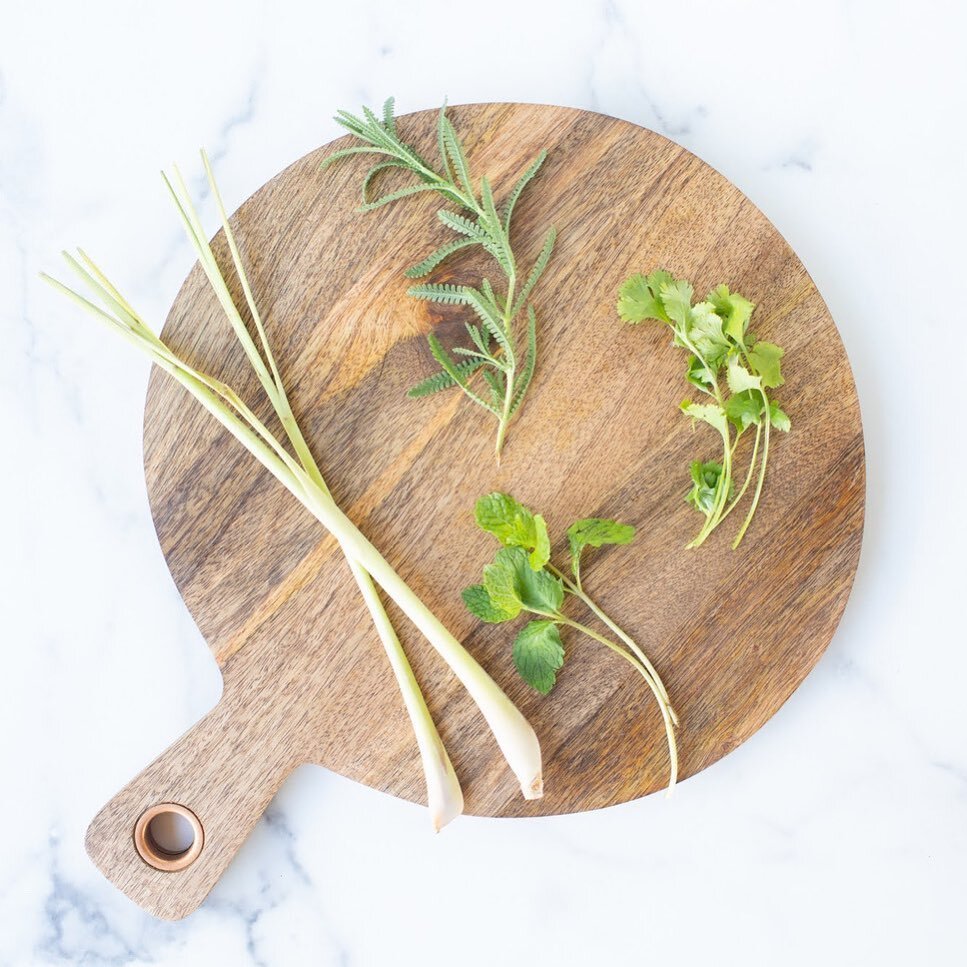 🍹Here are few simple herbs to add to food &amp; drinks to help balance out the heat of summer: 
⠀⠀⠀⠀⠀⠀⠀⠀⠀
🍲 Lemongrass is commonly used in south east Asian cuisine &amp; goes great with Thai &amp; Vietnamese inspired curries &amp; seafood dishes. I