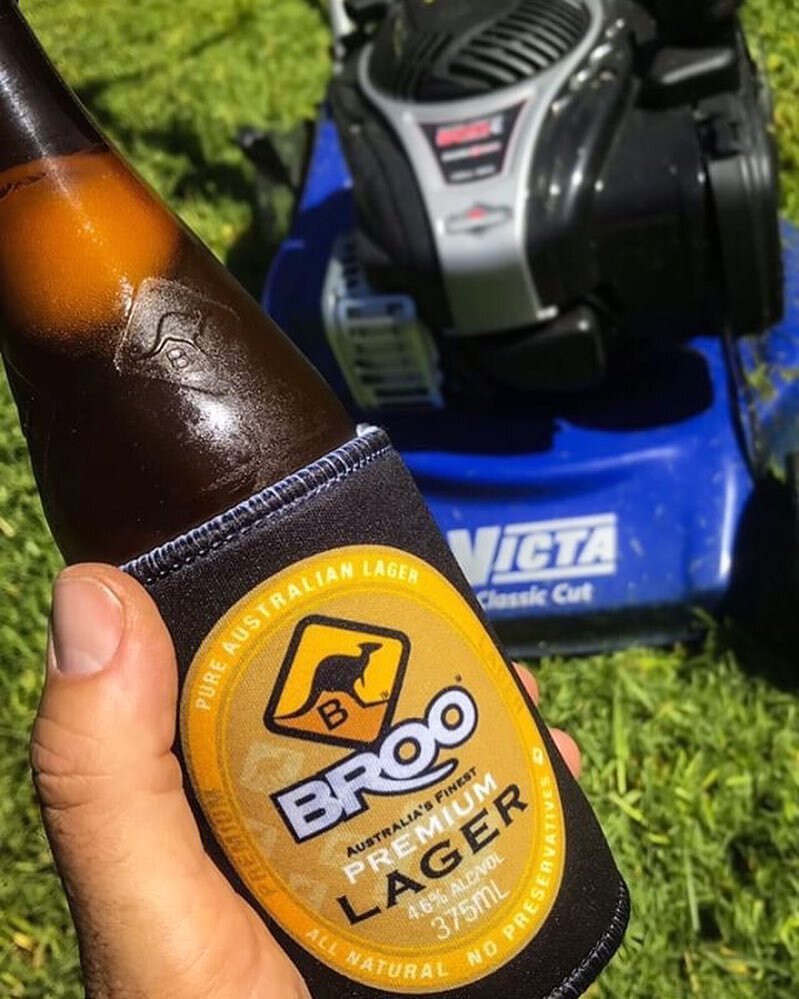 &bull; B R O O  B E E R &bull; .
.
Aussie as! Available Now 🇦🇺🍺🌱 #SundaysInOz.
.
.
.
.
.
.
📸: @billyfosterphotography .
.
#dontcutmygrass #grasscutting #grassisalwaysgreener #beer #grass #lawnmower #weekend #summer #australia #photooftheday #bro