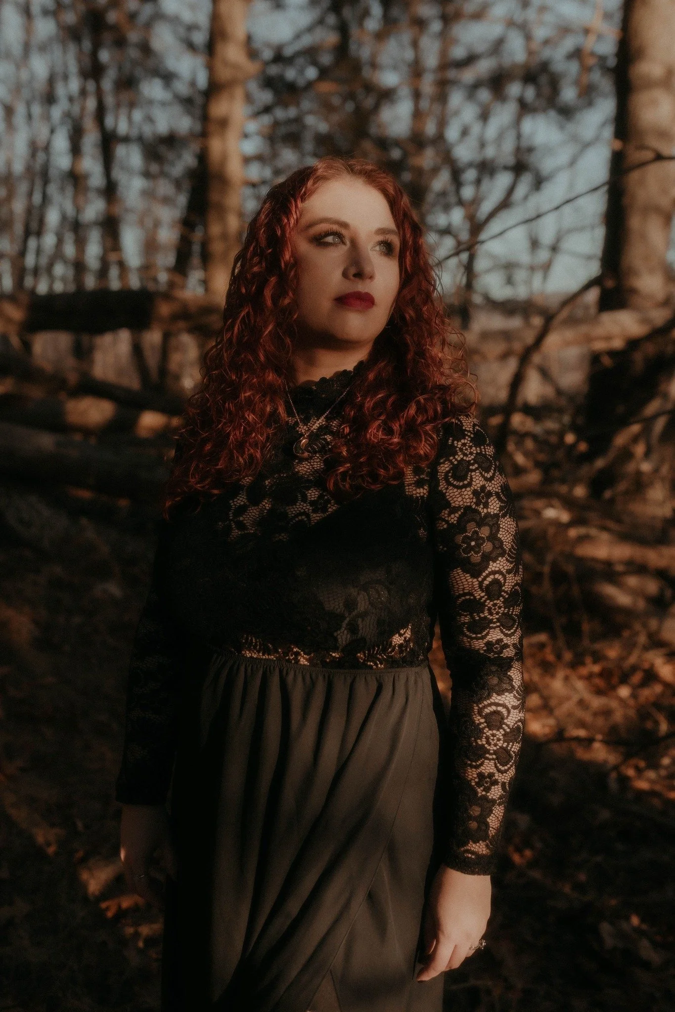 Jess the Word Witch sings high praise for Madame Creatrix! Claims Madame Creatrix is the ONLY person she would allow to read for her!