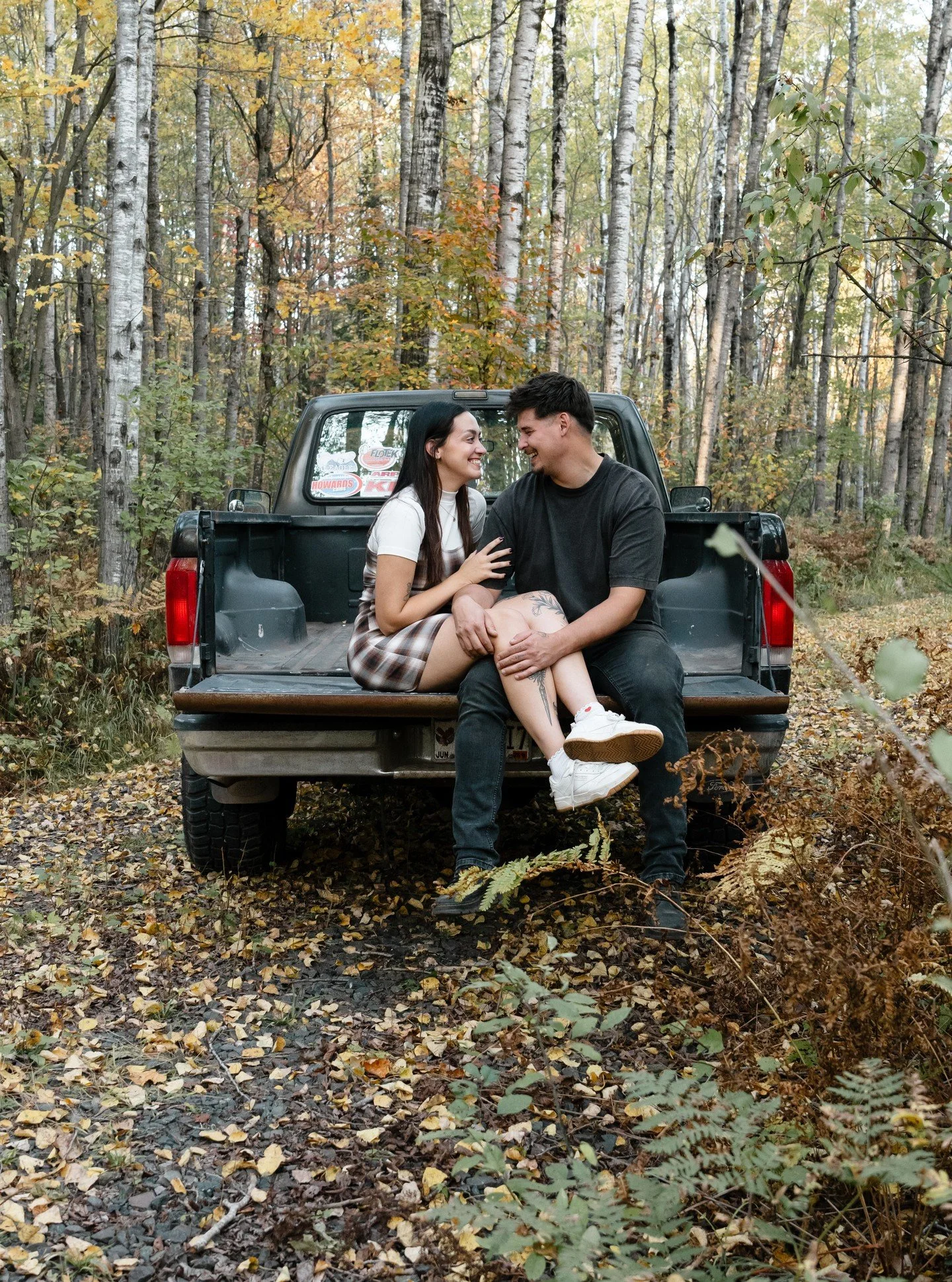 A quiet fall afternoon spent capturing these two and their easy, effortless love 🧡