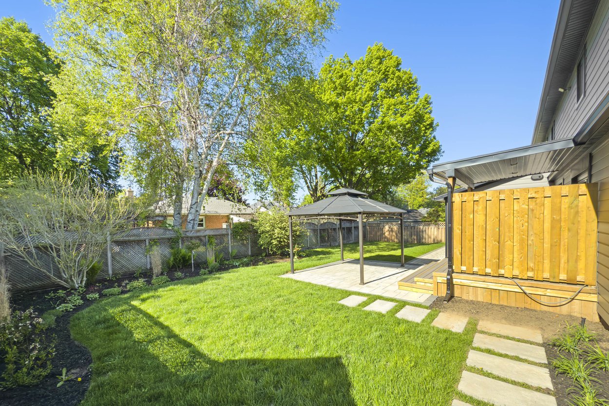 27 Cumming Crt., Ancaster