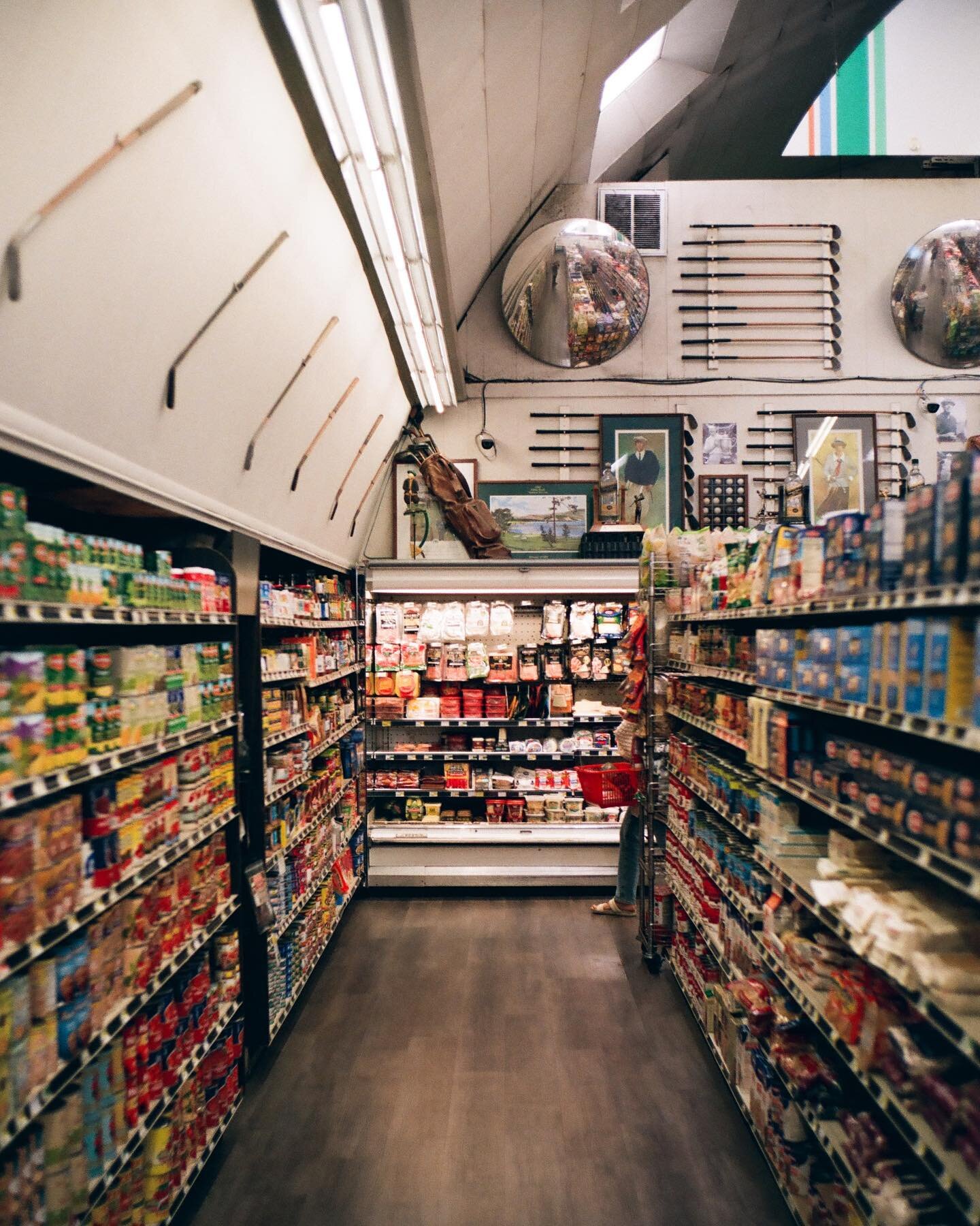 Local market in downtown PG.

#pacificgrove #leicalosers #leicacamera #fujic200 #montereycounty #montereycalifornia #thedarkroomlab
