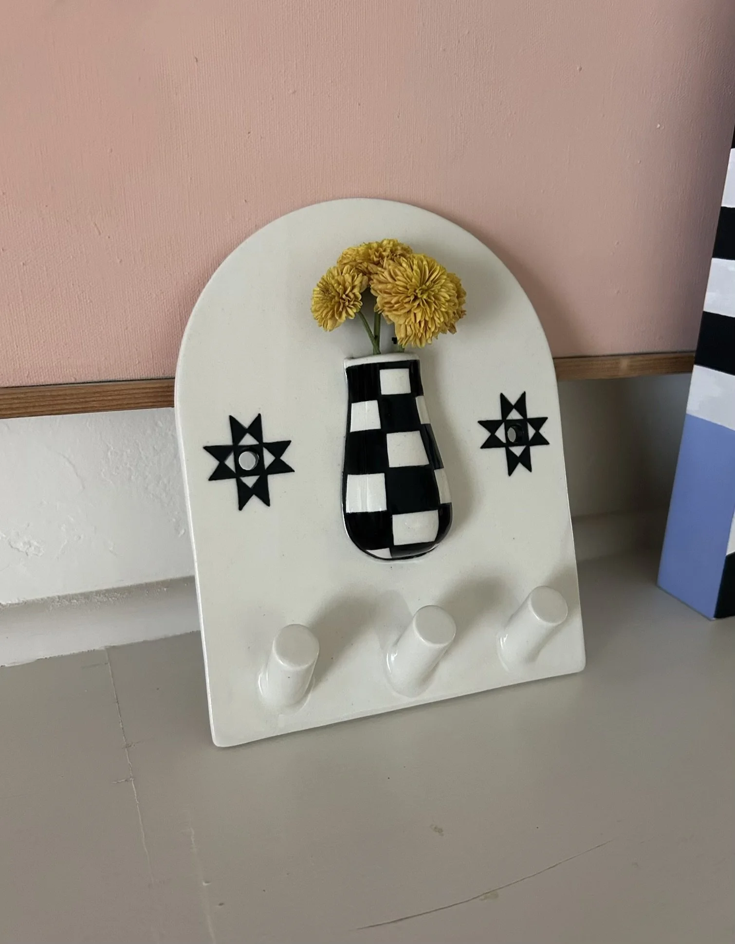 Ohio Star Checkered Wall Vase Hook
