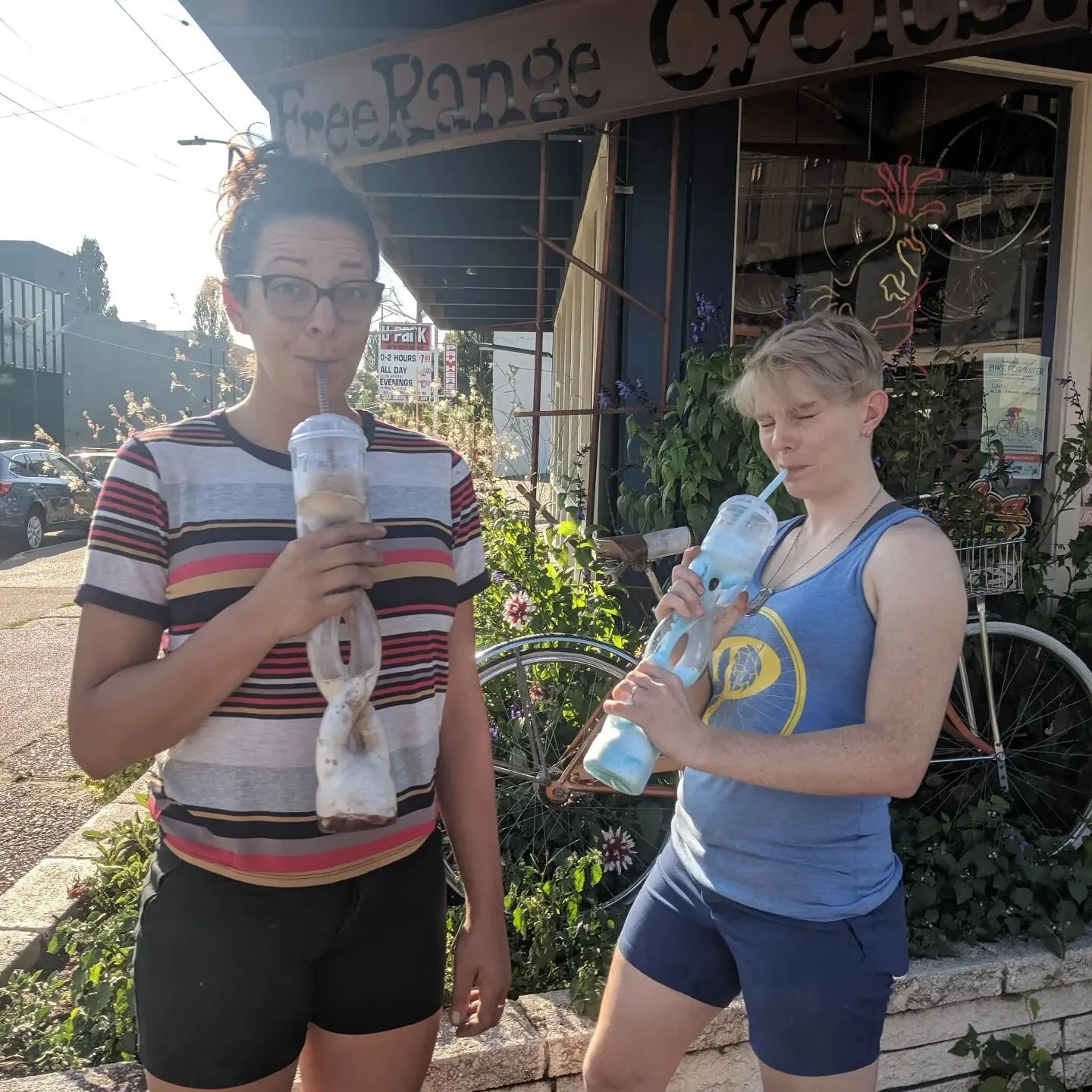 We're hiring! Come join a team of hard working weirdos who like bikes and care about being kind. 

Deets:
*Full-time, 40hrs/week Tues-Fri 10:00-6:30, Sat 10:00-4:30
*Professional mechanic experience required
*$20-$24/hr DOE
*$200/month healthcare sti