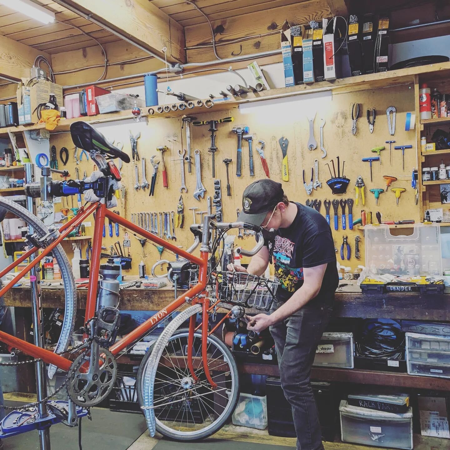 If you're like me, you mayyyyy have gone a little too long without fenders this year. Time to get those puppies on! Now is a great time to get your bike tuned up for the #chillyhilly, install some gorgeous fenders, and beat the spring crowds. 

Swing