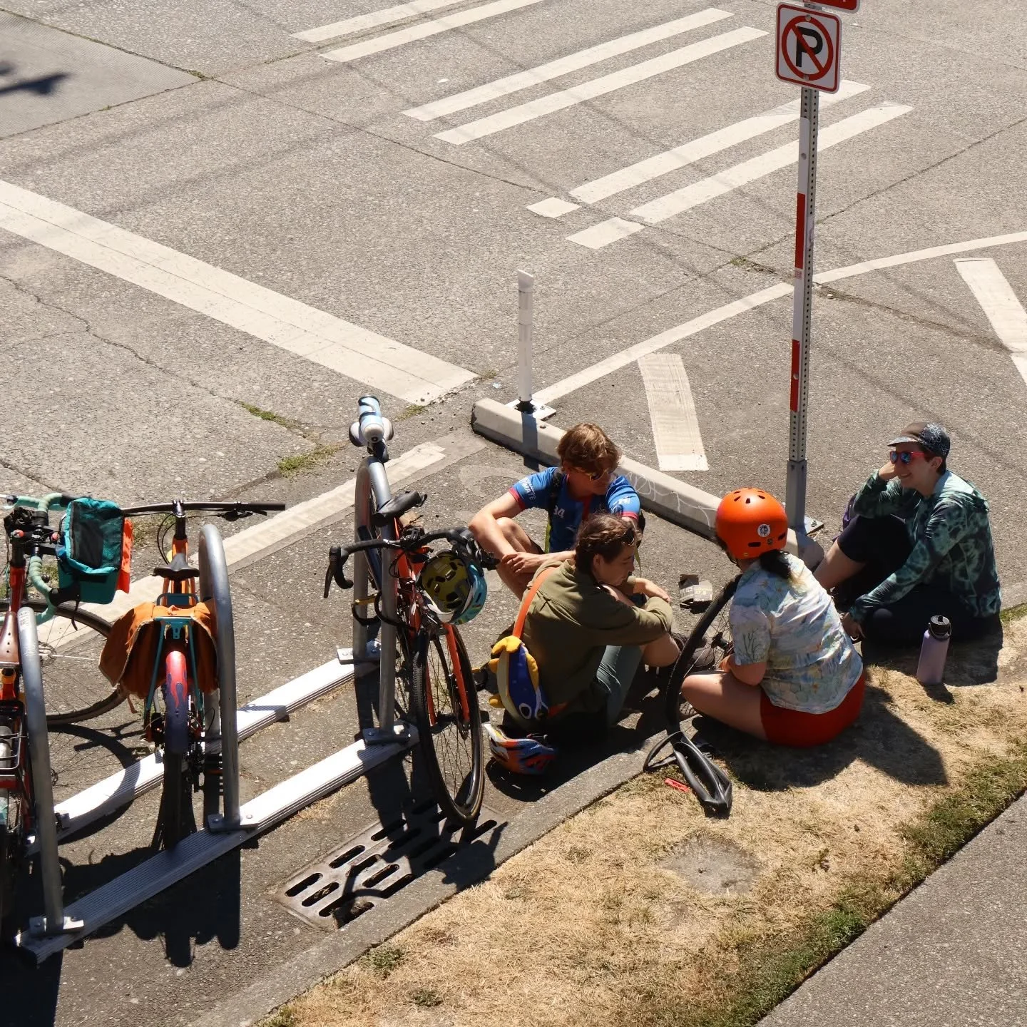 Summer, summer, summer! Hard to believe it's almost the end of July. It's been a busy one here at Free Range and we've been slinging bikes at a wild pace, but I couldn't help but take a moment to be utterly charmed by this group of sweeties catching 