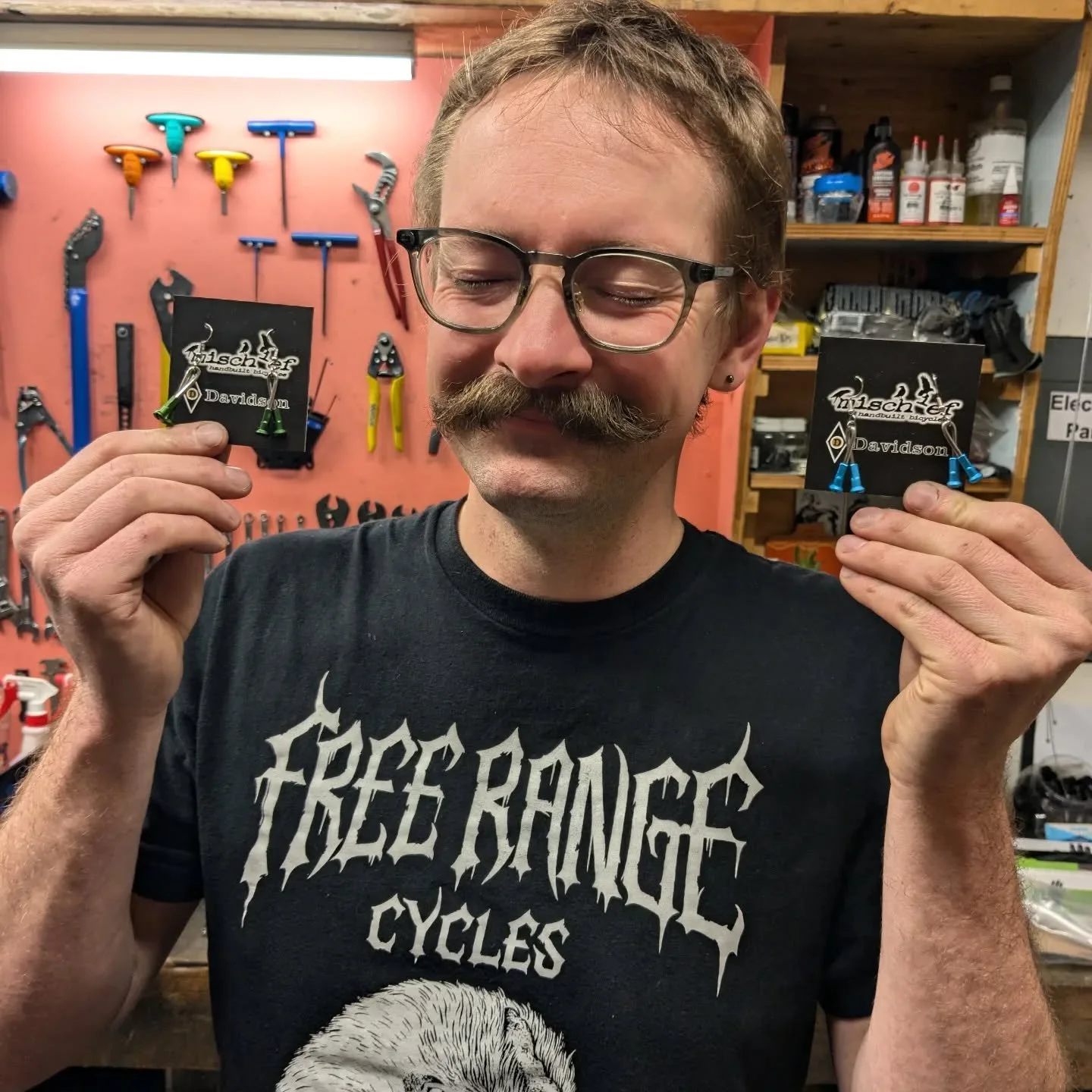 Tomorrow is the last Saturday we're open before holiday break! Come get your last minute gifts and flat tires sorted out with good ol' Luke. Oh! And check out these awesome spoke earrings from our pals over at @mischiefbicycles -- a sassy bike gift f