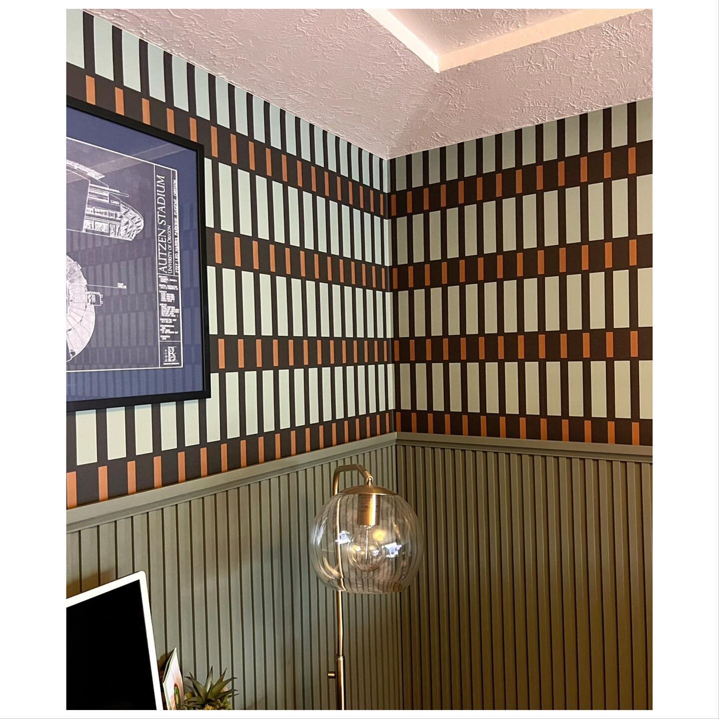 hey everybody, check out this custom wainscoting project from a while back. 
design by molly @39design.pdx 
#wainscoting #customizedofficespace #pacificmoodpdx #portlandcontractors #portlandgeneralcontractor