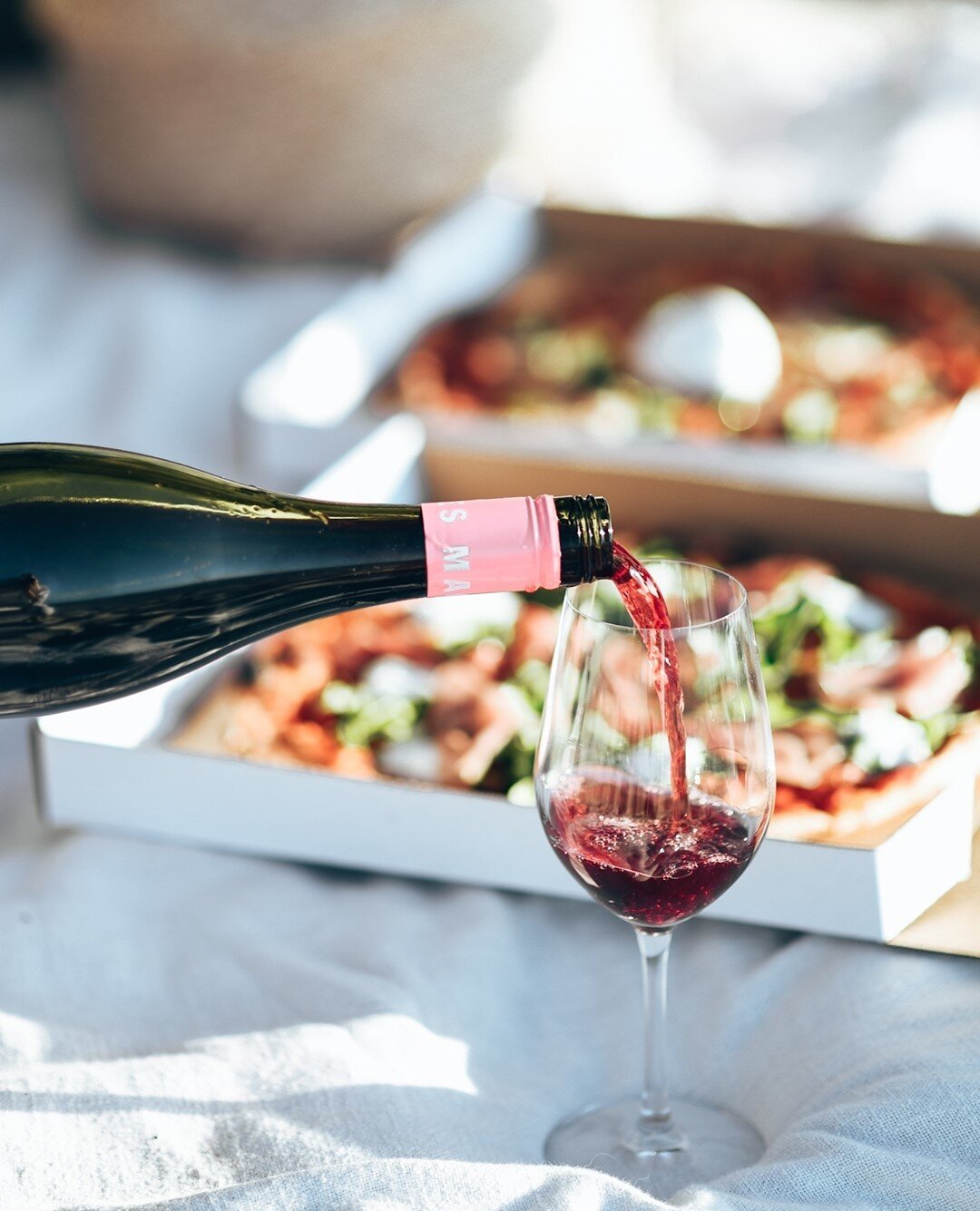 Sun is out, the pinot's are chilled and the Pizza is ready. Takeaway from 5pm⁠. Click order food in our bio.⁠
⁠
#noosa #elcapitano #takeaway #wine