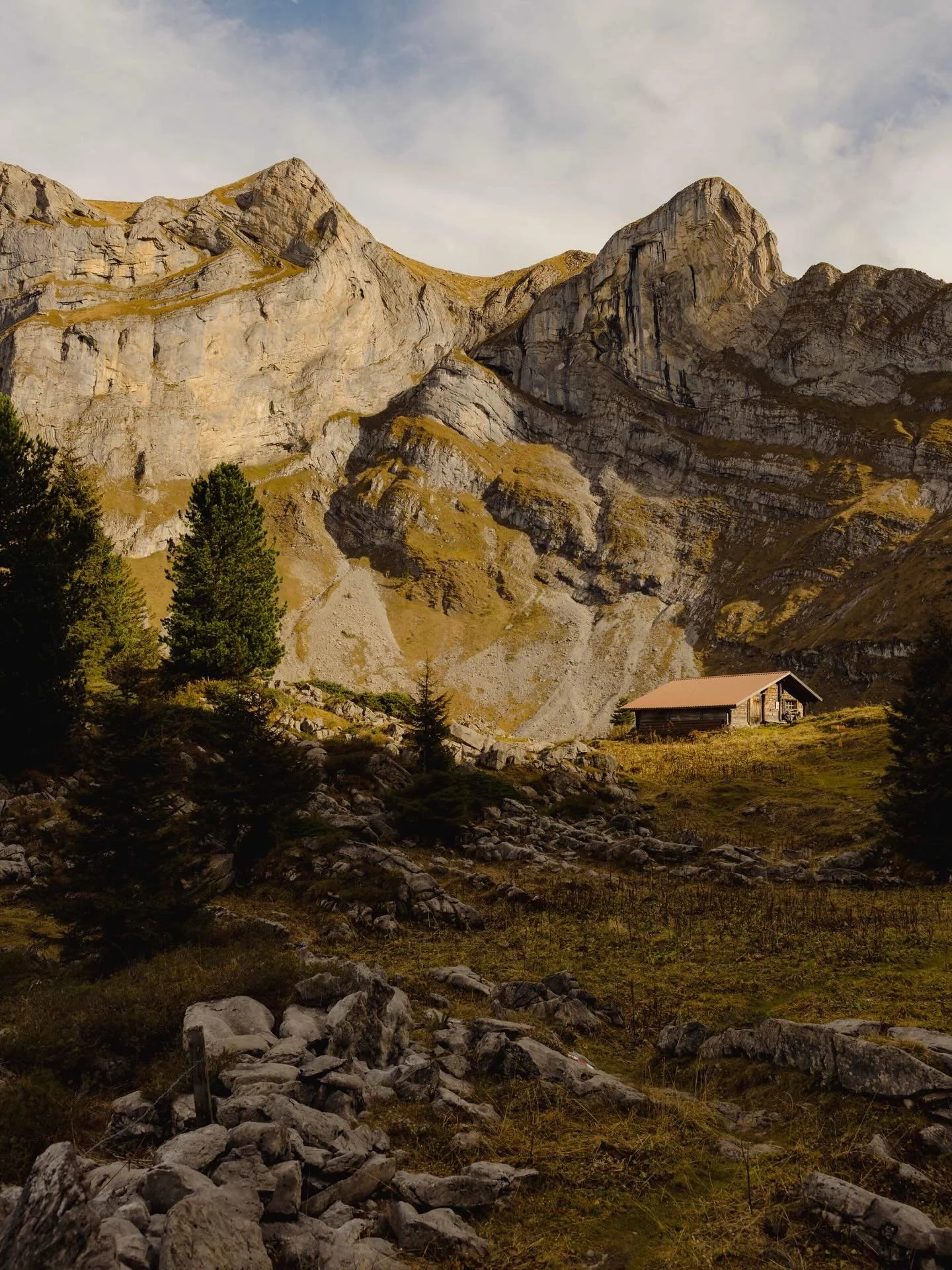 Winter is creeping in, and everything is slowing down. 
I&rsquo;m just trying to make space on my disk, and while some hikes are meant to be forgotten, this was a last chance to keep one more memory.