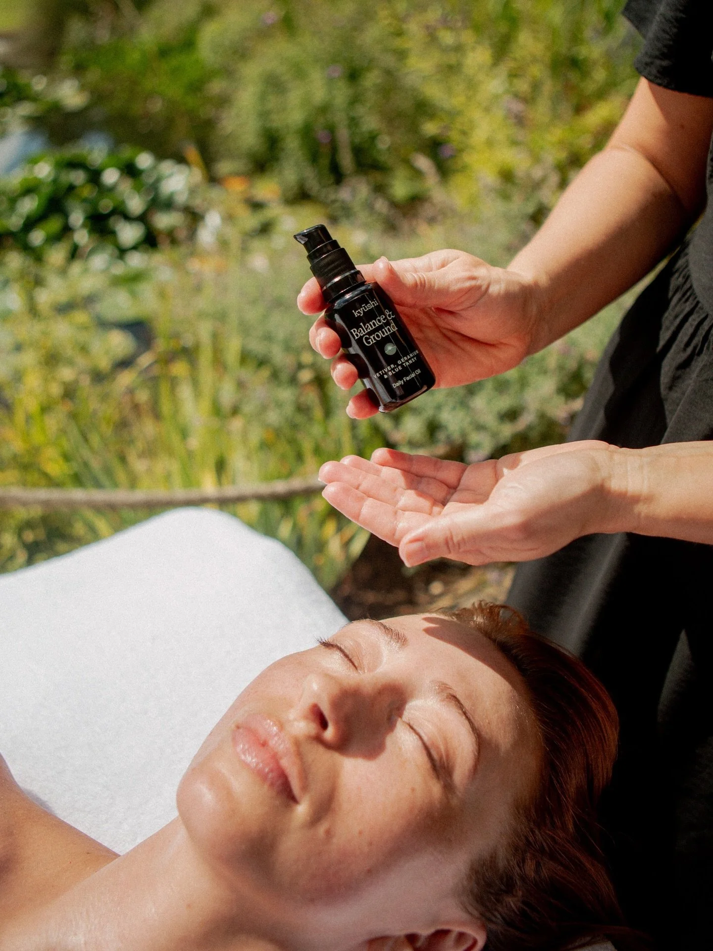 Golden light. Bare skin. A moment to come back to yourself.

Balance &amp; Ground is more than a face oil, it is steady support. Crafted with vetivert, geranium and blue tansy, it helps calm inflammation, regulate and restore skin that feels reactive