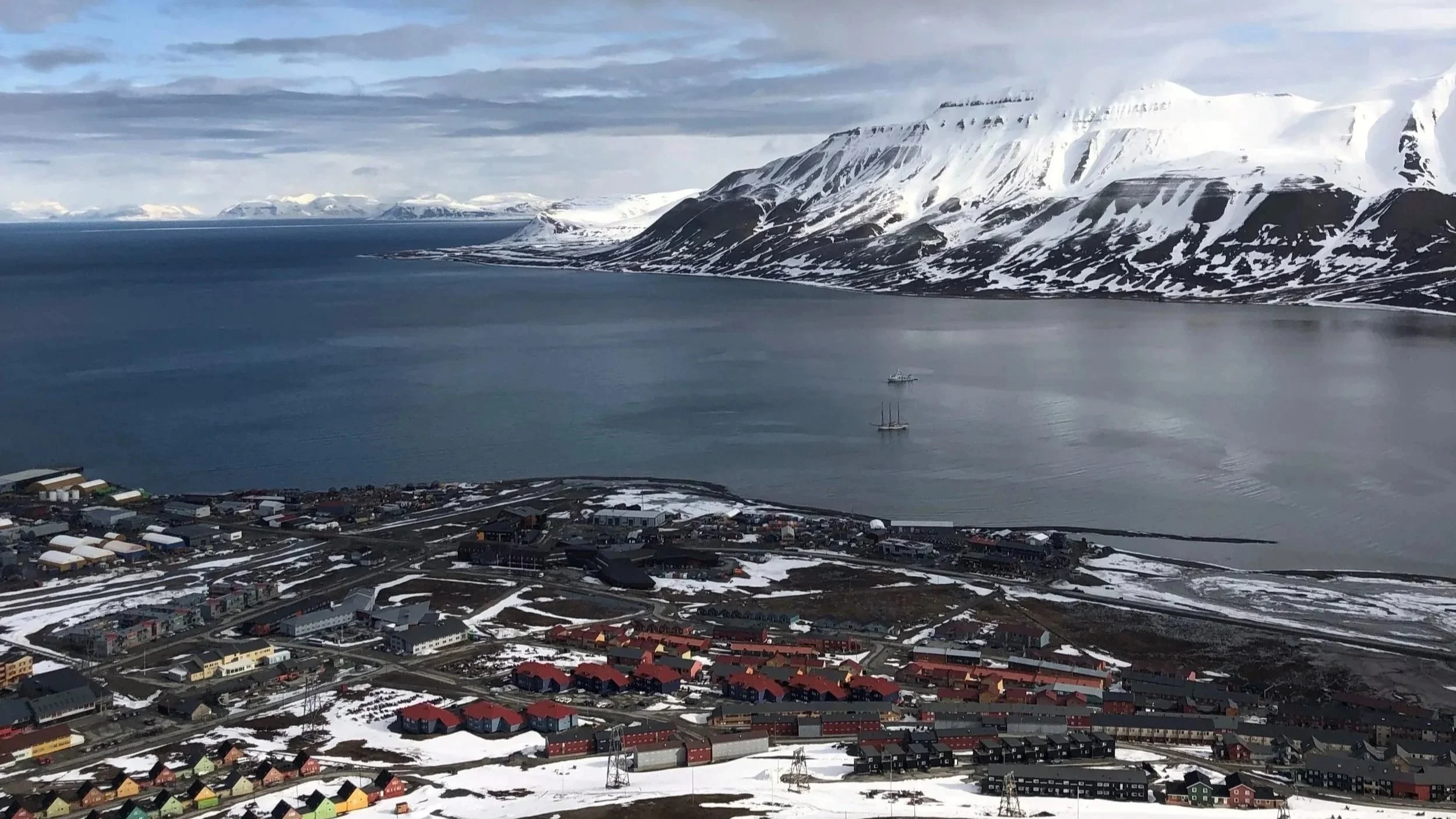 Engaging in the extractive future of Svalbard – a manual / Å engasjere seg i Svalbards utvinningsfremtid – en håndbok