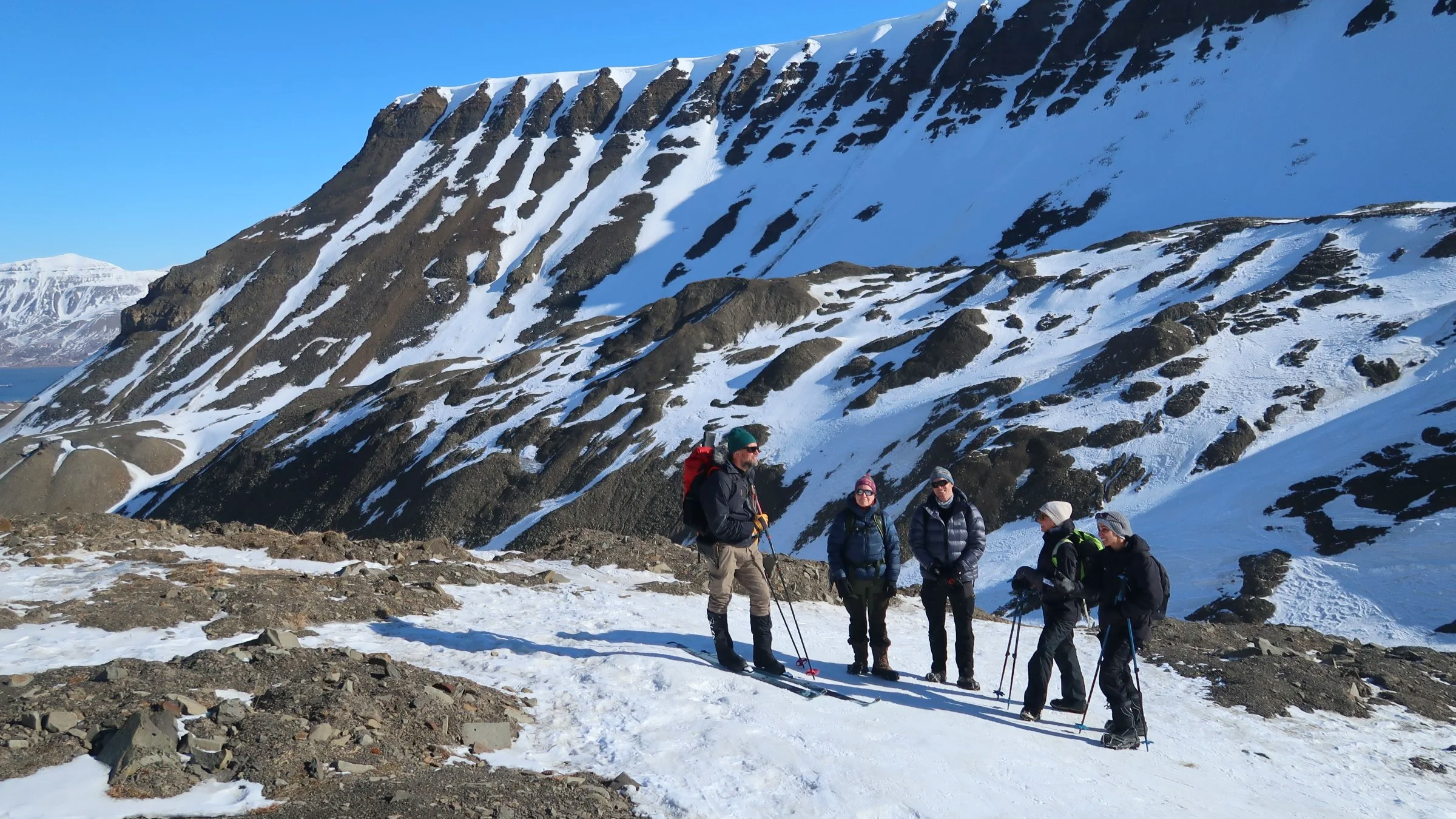 Spring hike to Sarkofagen with current residents