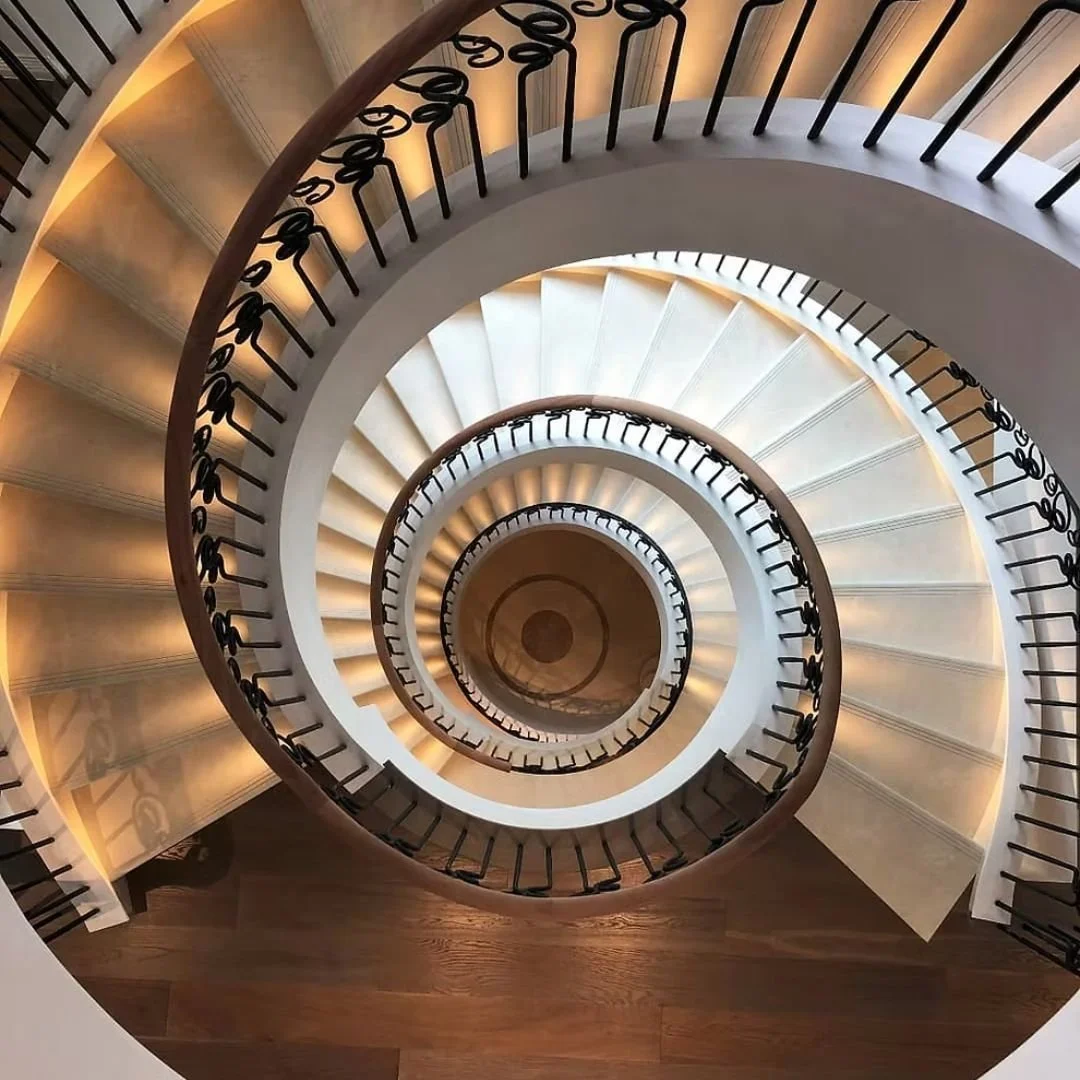 Staircases like this one that we worked on back in 2016 are such a testament to the power of collaboration between blacksmiths, masons, engineers, architects, interior designers and the site team. I thoroughly how collaborative this scheme in Kensing