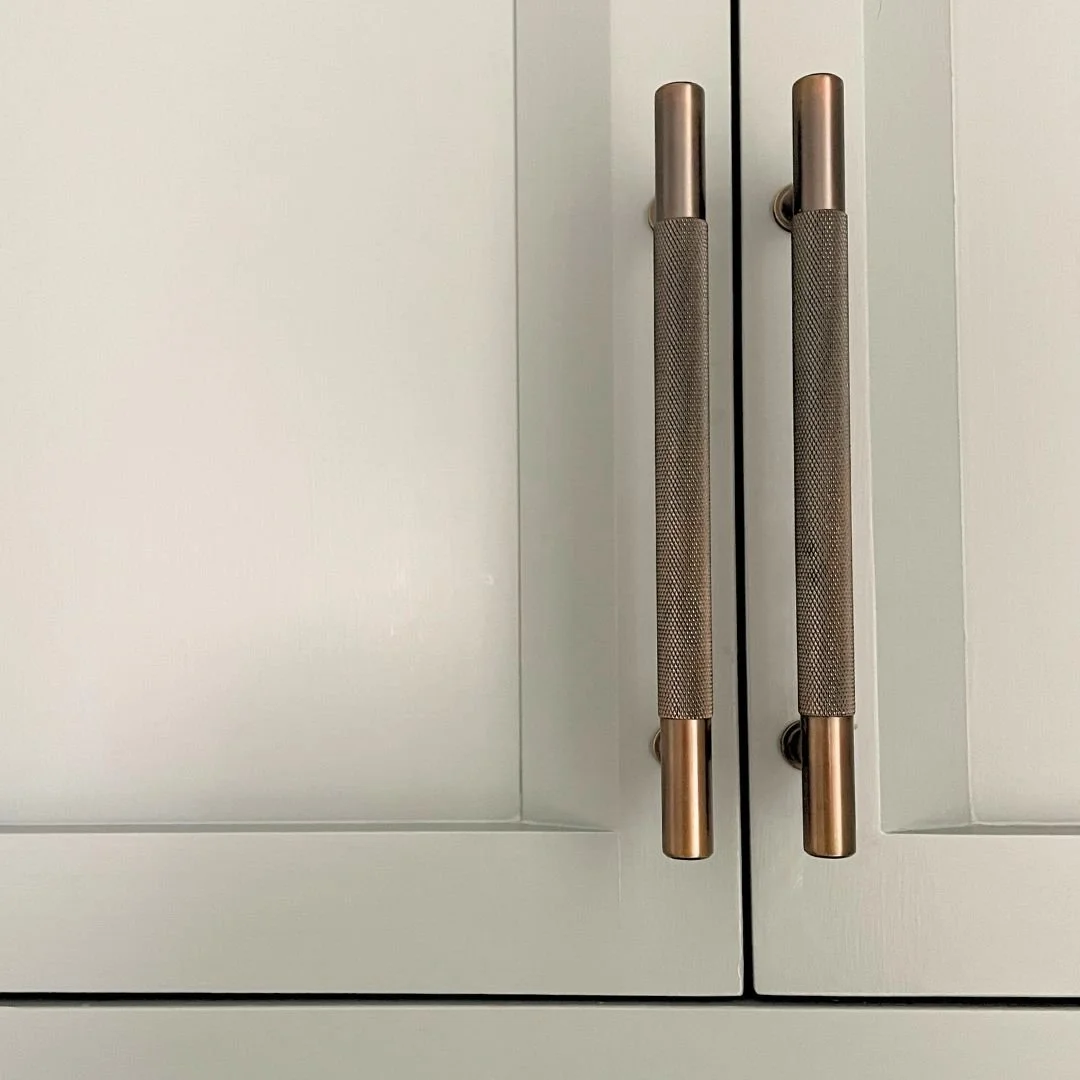 We love a bronze knurled handle. Don't you?