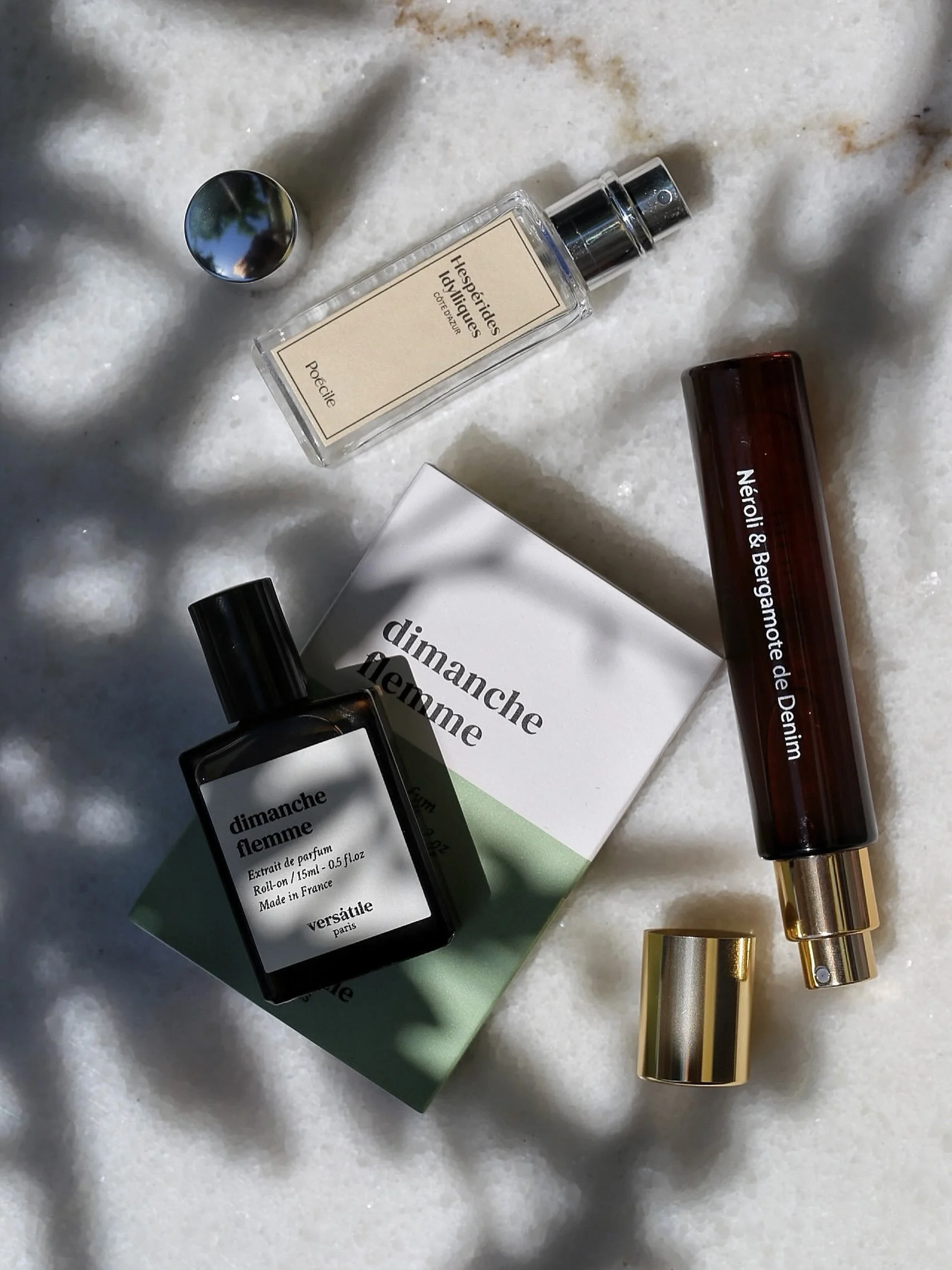 🌿 Current rotation 🌿 Tu pr&eacute;f&egrave;res un *signature scent* o&ugrave; est-ce que tu changes tout le temps&hellip; comme nous? 🙃

Seen here:
DIMANCHE FLEMME par @versatile_paris: vert, basilic, p&eacute;tillant, cardamome, lact&eacute;, ama
