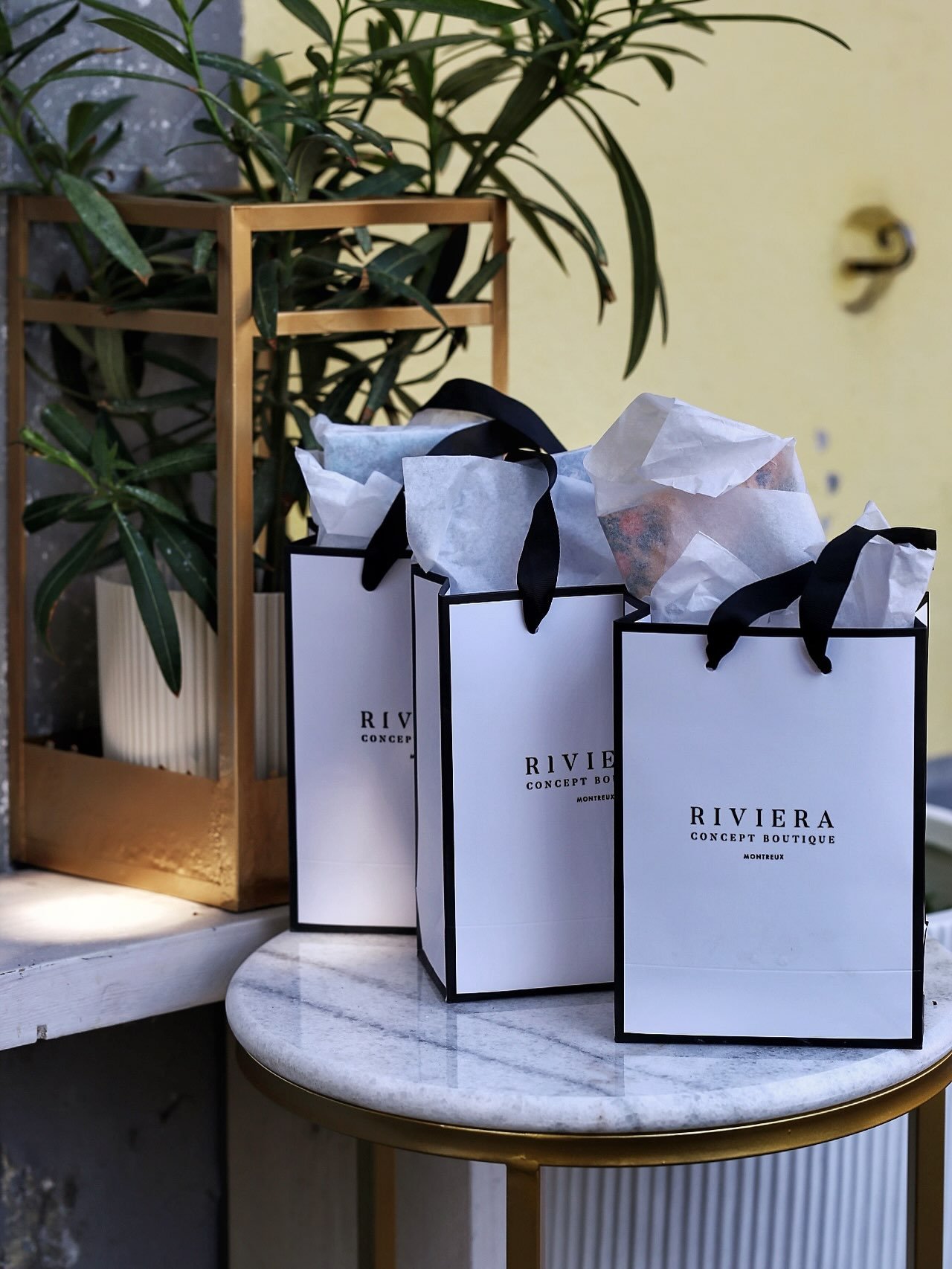 Pour tous les ma&icirc;tres, ma&icirc;tresses, coaches, et profs qui ont fait la diff&eacute;rence 💪 &hellip;and even those who just showed up. 🙊 

Profitez-en pour acheter vos cadeaux avant que l&rsquo;&eacute;t&eacute; ne soit l&agrave; pour de b