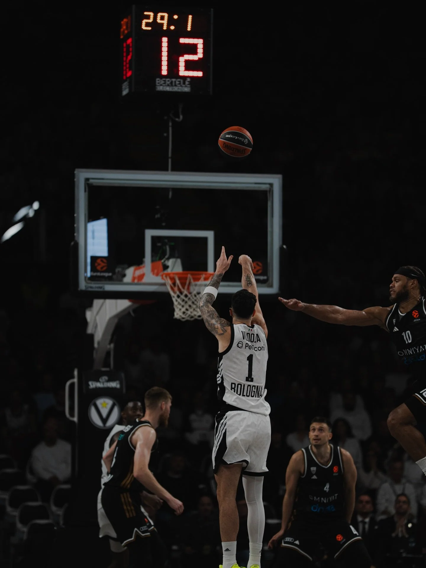 &ldquo;Alla fine vince sempre Virtus&rdquo; | &ldquo;In the end, @virtusbologna always wins.&rdquo;

A quintessential EuroLeague thriller, complete with a tango-flavored coup de th&eacute;&acirc;tre signed by @lucavildoza, carried the &lsquo;V Nere&r
