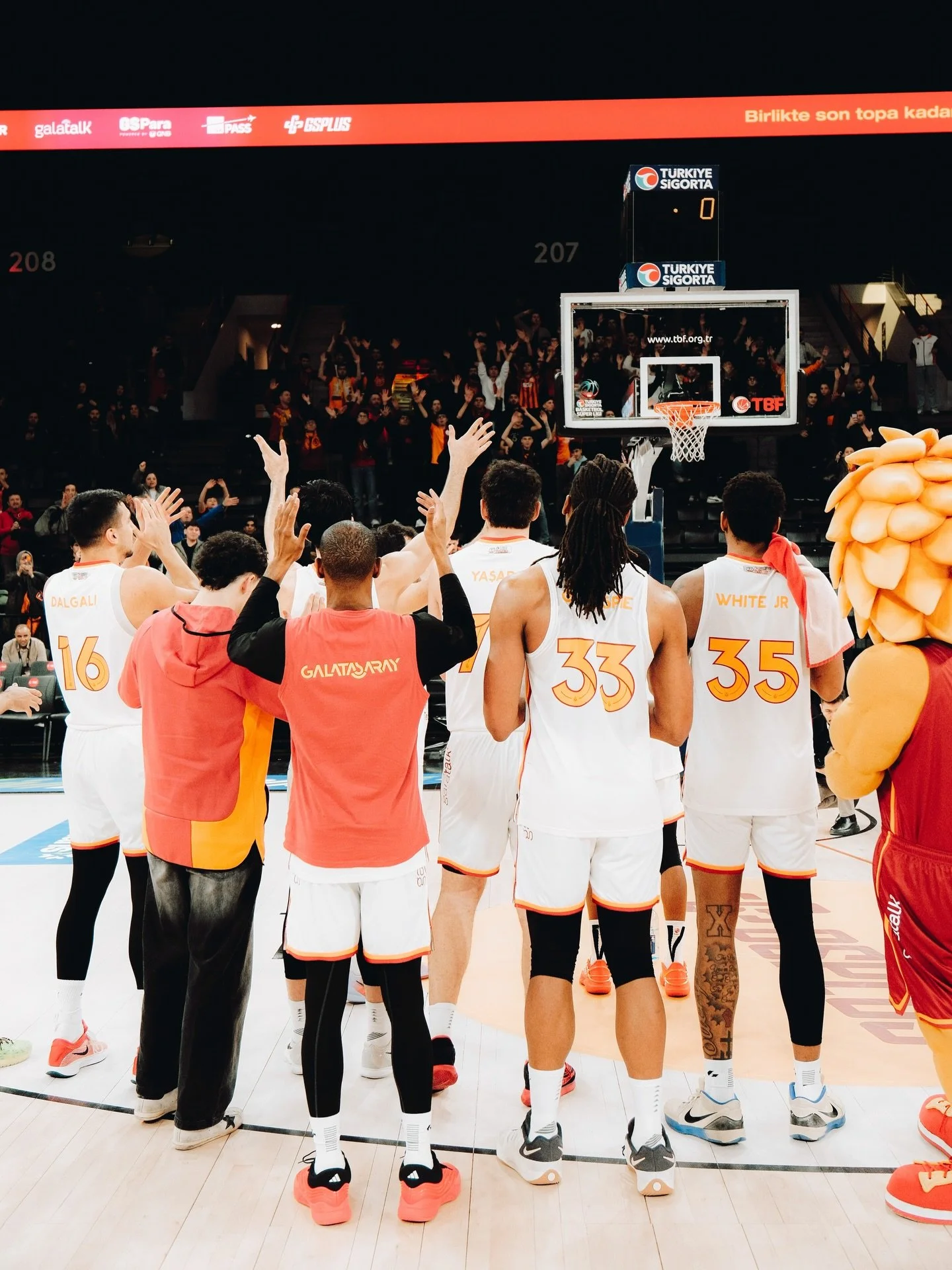 &ldquo;Galatasaray ruhumuz tek burcumuz&rdquo; | &ldquo;Galatasaray, our soul, our only zodiac sign.&rdquo;

The opening line of &lsquo;Galatasaray Marşı&rsquo;, the historic yet ever-resonant anthem of the Lions of the Bosphorus, condenses the endur