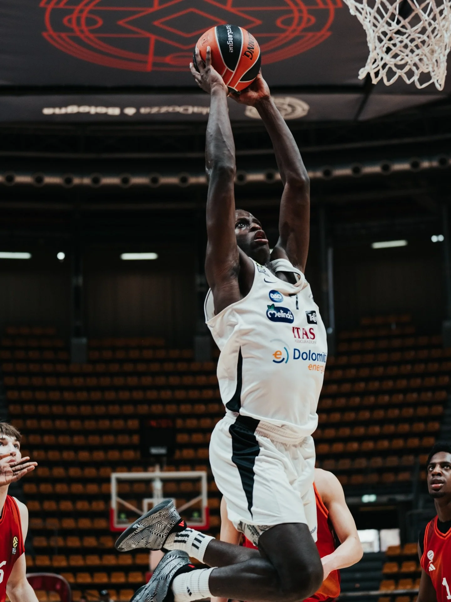 NextGen Visual Playbook | @nextgeneuroleague 

In the heart of Italy&rsquo;s basketball capital, the sacred arena of the PalaDozza lifted the curtain on the future of the @euroleague. The opening chapter: a cross-border clash between neighbors, @aqui