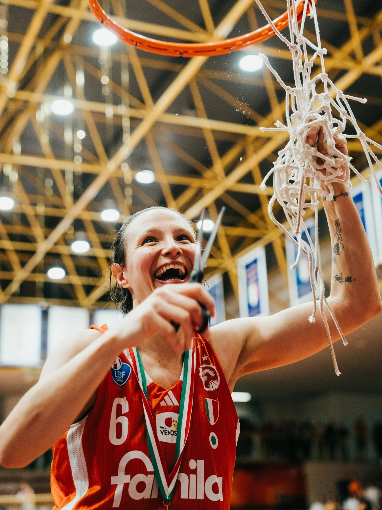 Like the perfect ending to a film. Beyond rhetoric. Beyond anything contrived. At PalaRomare, everything turns Orange for Game 3 of the Finals: an apex that feels like an ending long before it becomes one.

After 40 breathless minutes, the ever-noble