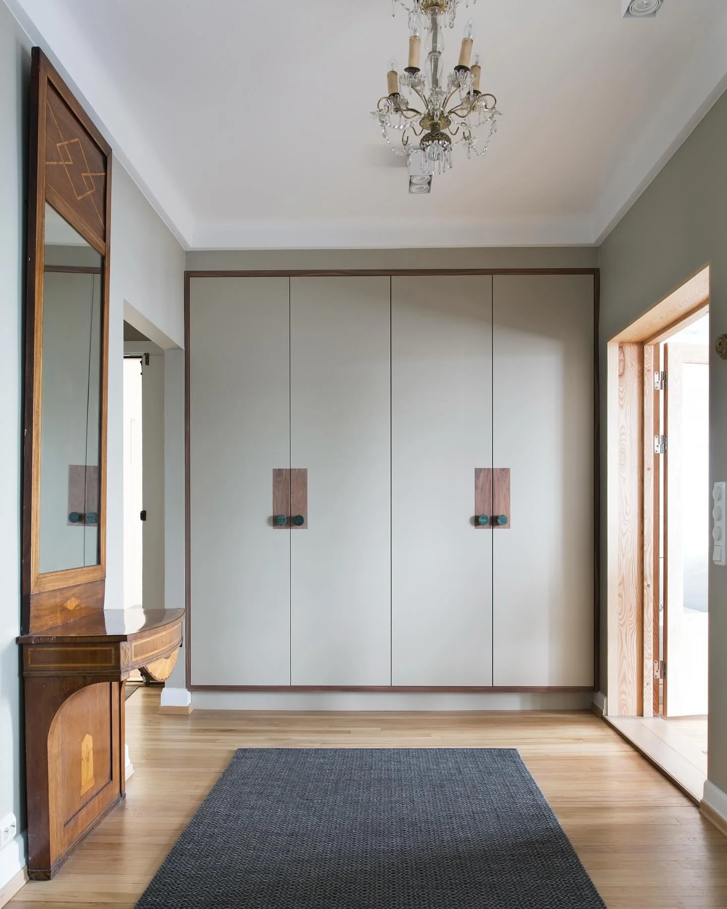 En av mange spesialtegnede fastinnredninger p&aring; Gimle terrasse 🩵