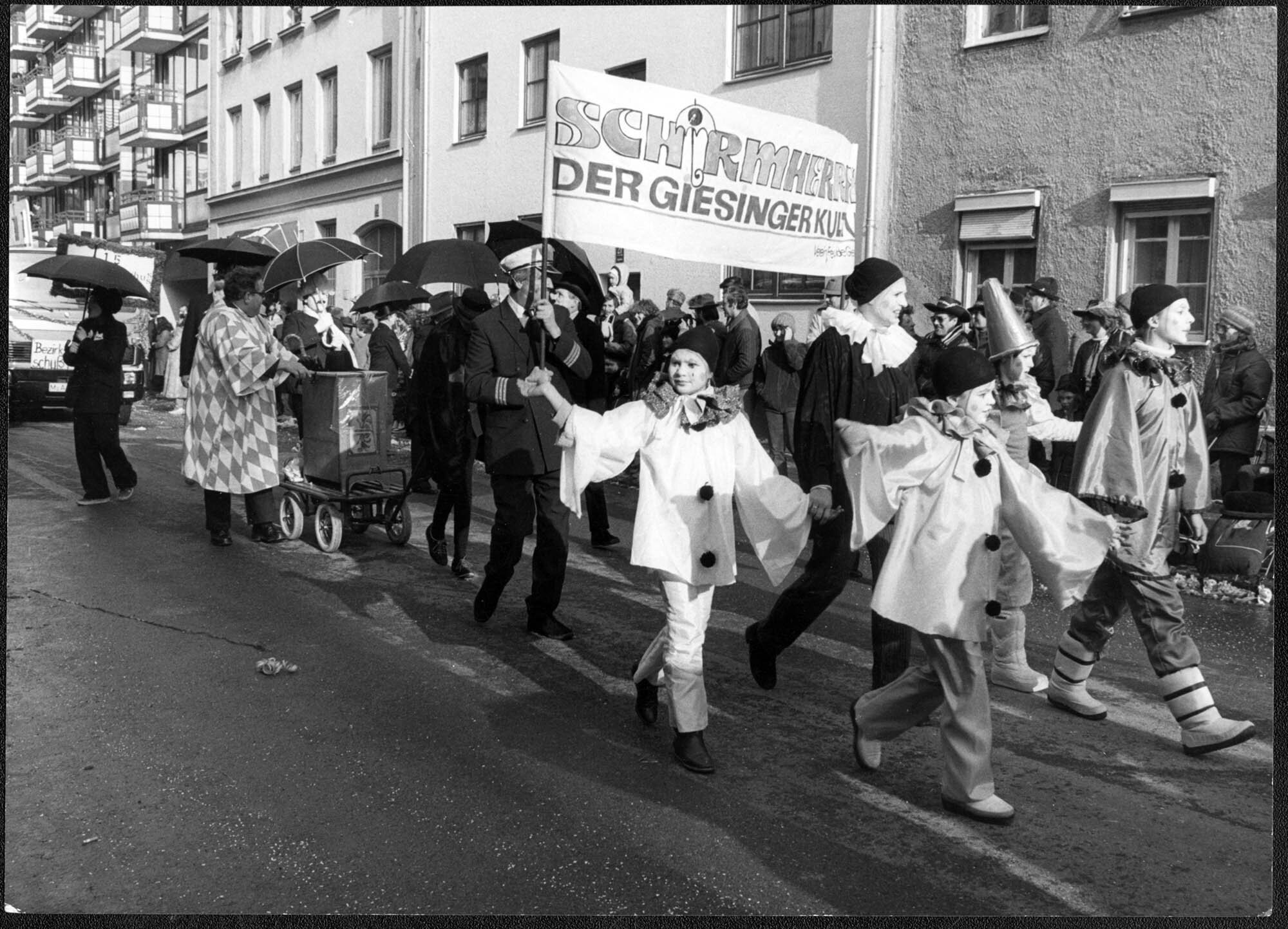 Die Freunde Giesings nehmen als „Schirmherren der Giesinger Kultur“ am Zug teil 1992. 