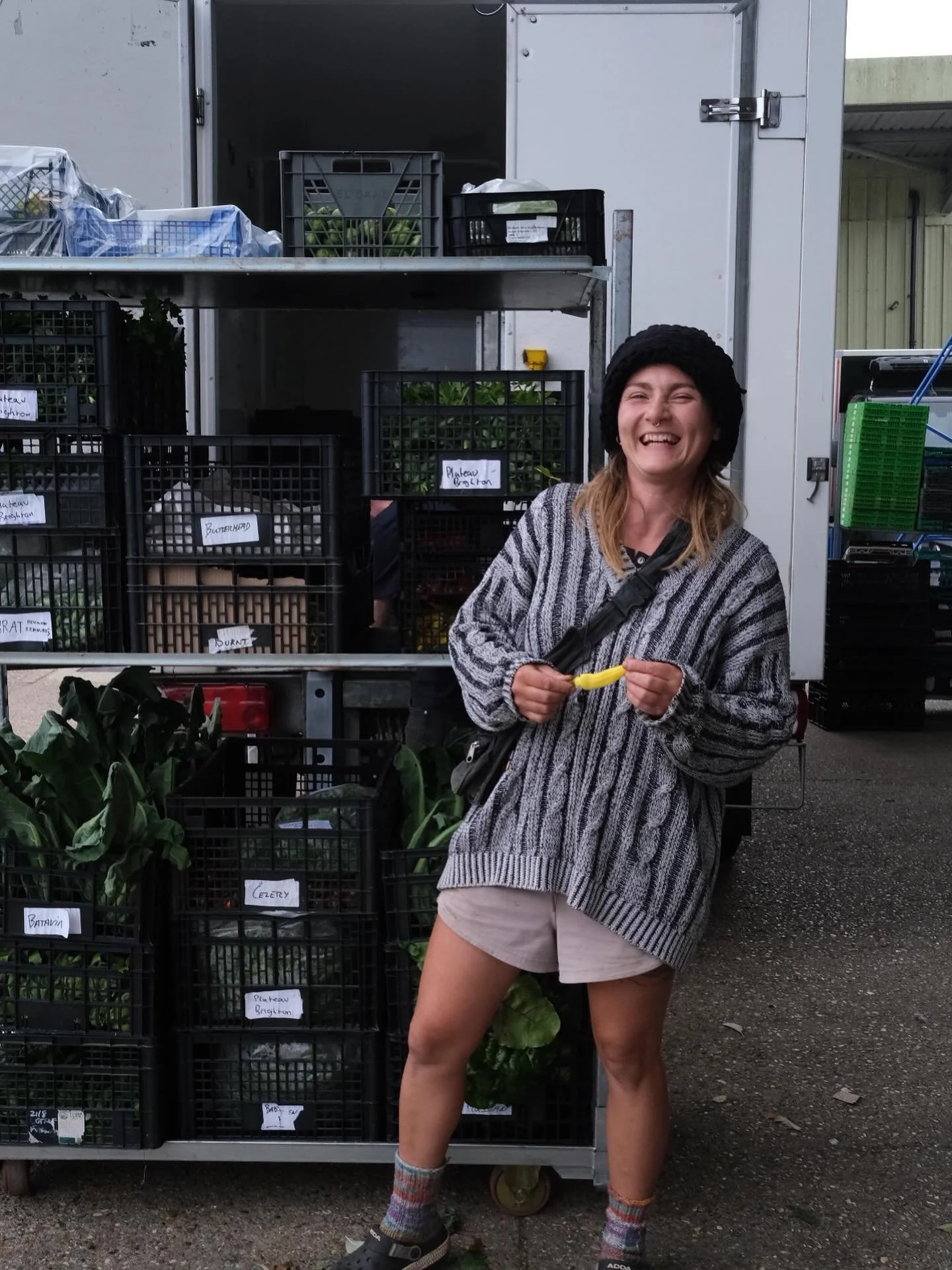 Our mate Sophie @pitfield.veg swinging by the unit! Soph&rsquo;s farm is just five miles up the road from us making her Shrubs most local farmer! Good news for both of us as we can send her off with some goodies&hellip;

Her produce is superb and wor