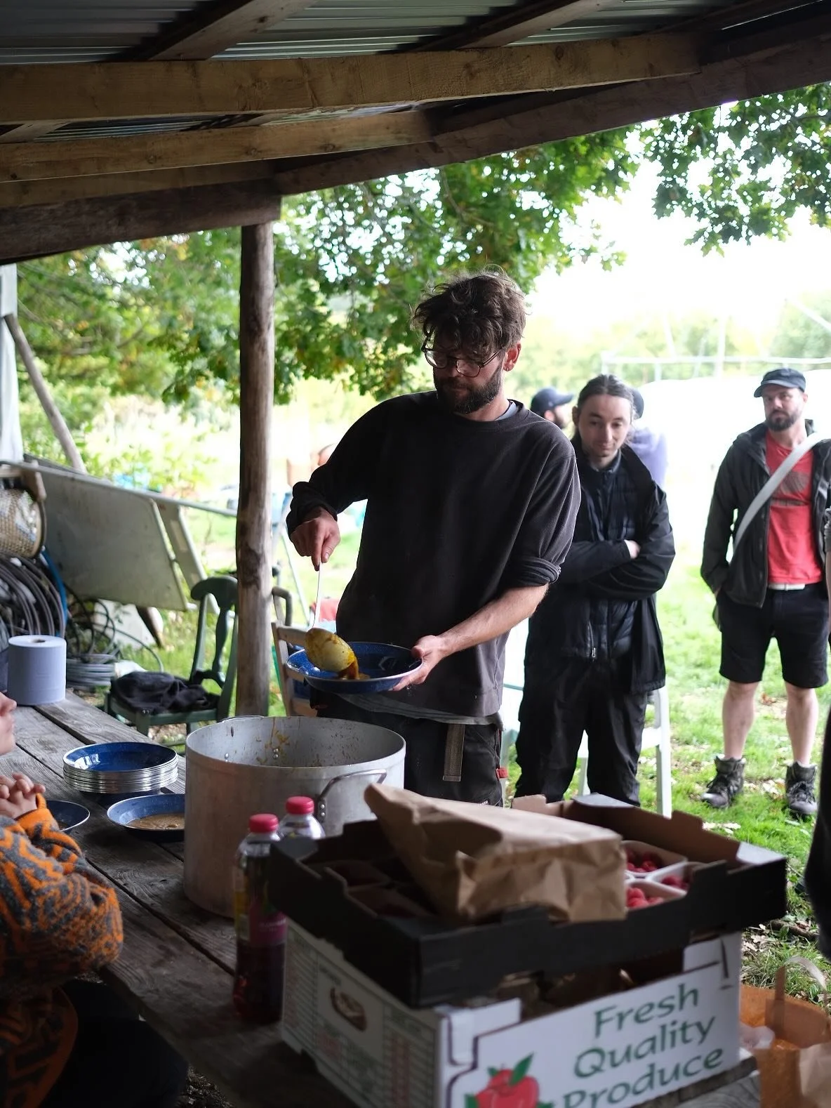 How do you get several tons of squash from farm to fork? Elbow grease! Great excuse to get out with the team for a day of physical 💪🎃
Cheers Ed’s veg team for a lush day and one of the best soups we’ve ever tasted!! 
#farmer #helpout