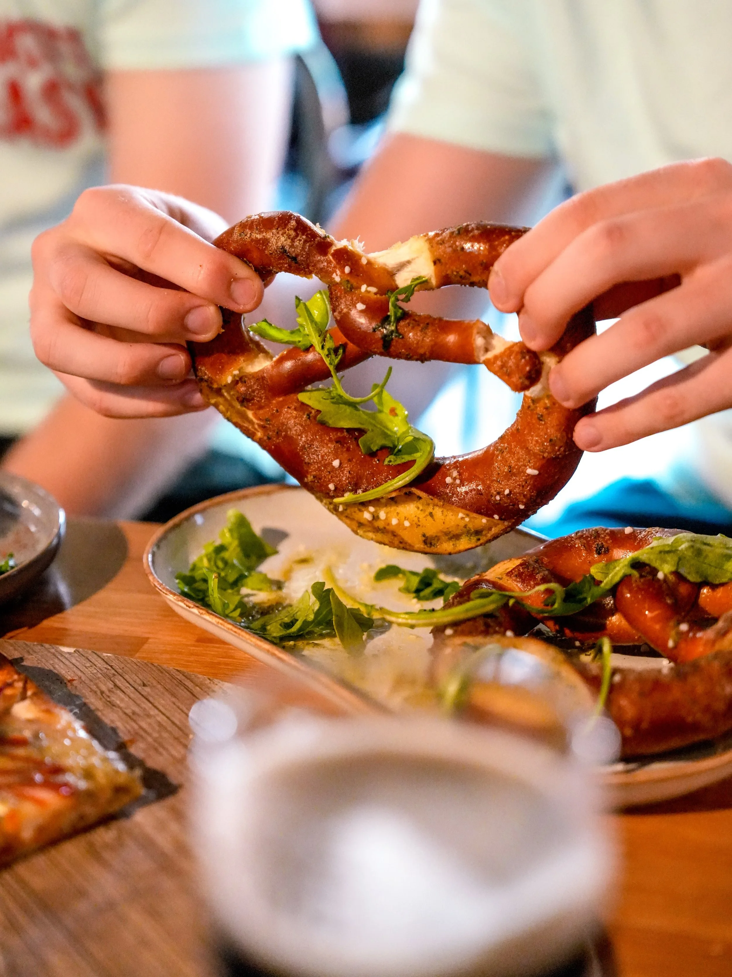 ☀️ SUNDAY SPORT, SORTED ⚽️🍻

The sun is out, so make the most of it at Market Square Tavern! Get yourself on the terrace, grab a cold drink, tuck into some good food and settle in for an afternoon of live Premier League action 🍔🍺

⚽ Brighton v Ast