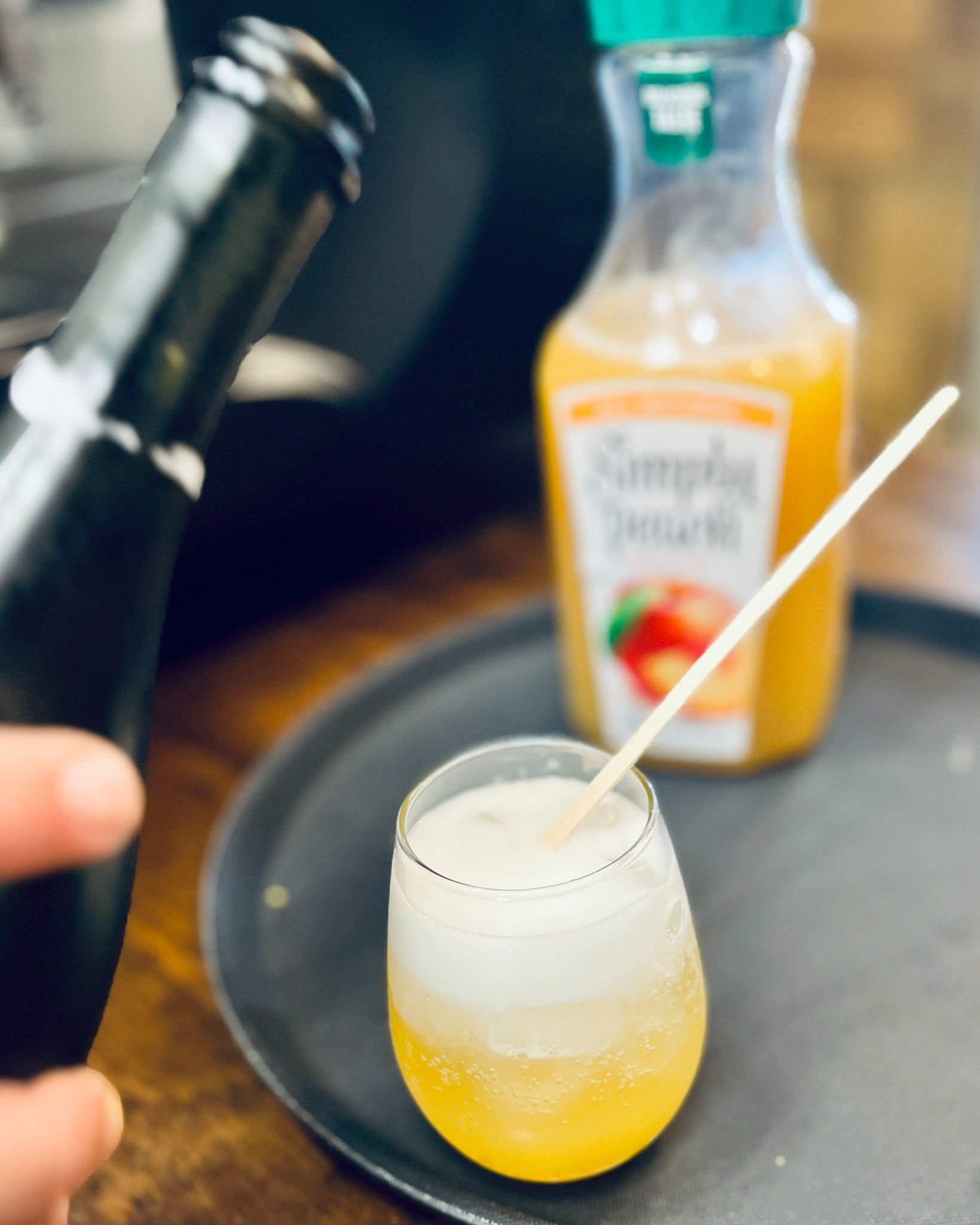 Summer is on the horizon, and brunch season is in full swing! 🌞🍹 

Dive into the refreshing flavors of summer with our delightful spritzes bursting with zesty goodness, they're the perfect accompaniment to your brunch experience. 

Join us and rais