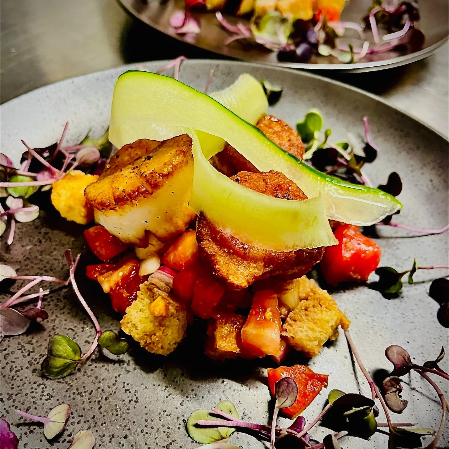 🌊✨ Scallops&hellip; and the summer panzanella of our dreams ✨🌊

We just can&rsquo;t get enough of our scallops&mdash;they seem to get better every single week. This time, we&rsquo;re pairing them with a vibrant panzanella made of sweet heirloom tom