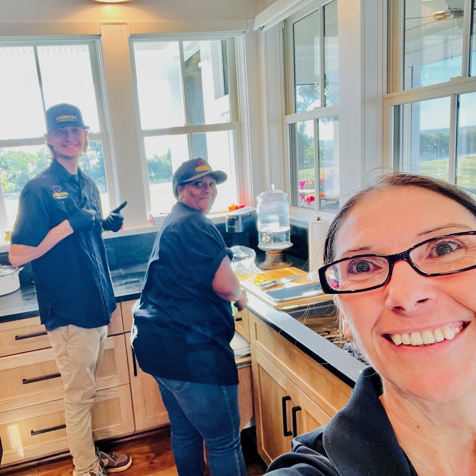 What if, just for one night, you didn&rsquo;t cook&hellip; didn&rsquo;t clean&hellip; and didn&rsquo;t leave home?

Let us come take over your kitchen.
Seriously. We&rsquo;ll bring the groceries, the wine, the aprons, the recipes...

Our Moveable Fea