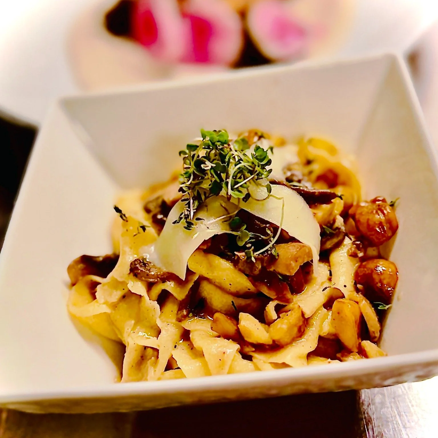 Oh, thank goodness for autumn! 

This week, our pappardelle, perfectly cooked al dente, take a little woodland adventure with earthy mushrooms, golden-roasted chestnuts from Copper Cricket Farm, silky melted provolone and fresh thyme.

Handmade ribbo