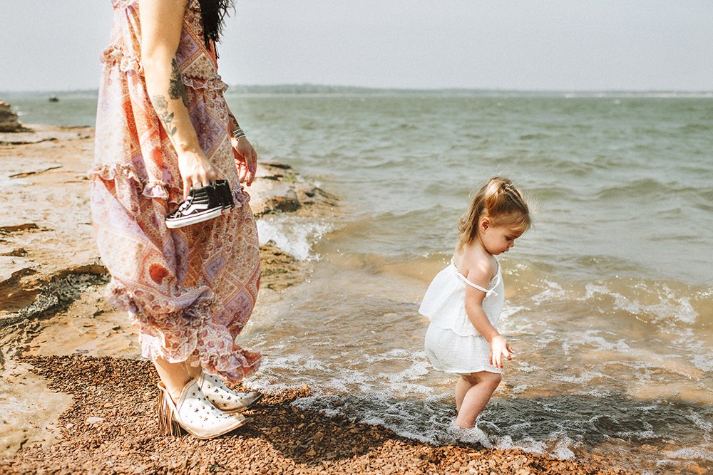 Motherhood Minis at Grapevine Lake